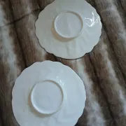 2 assiettes anciennes en barbotine