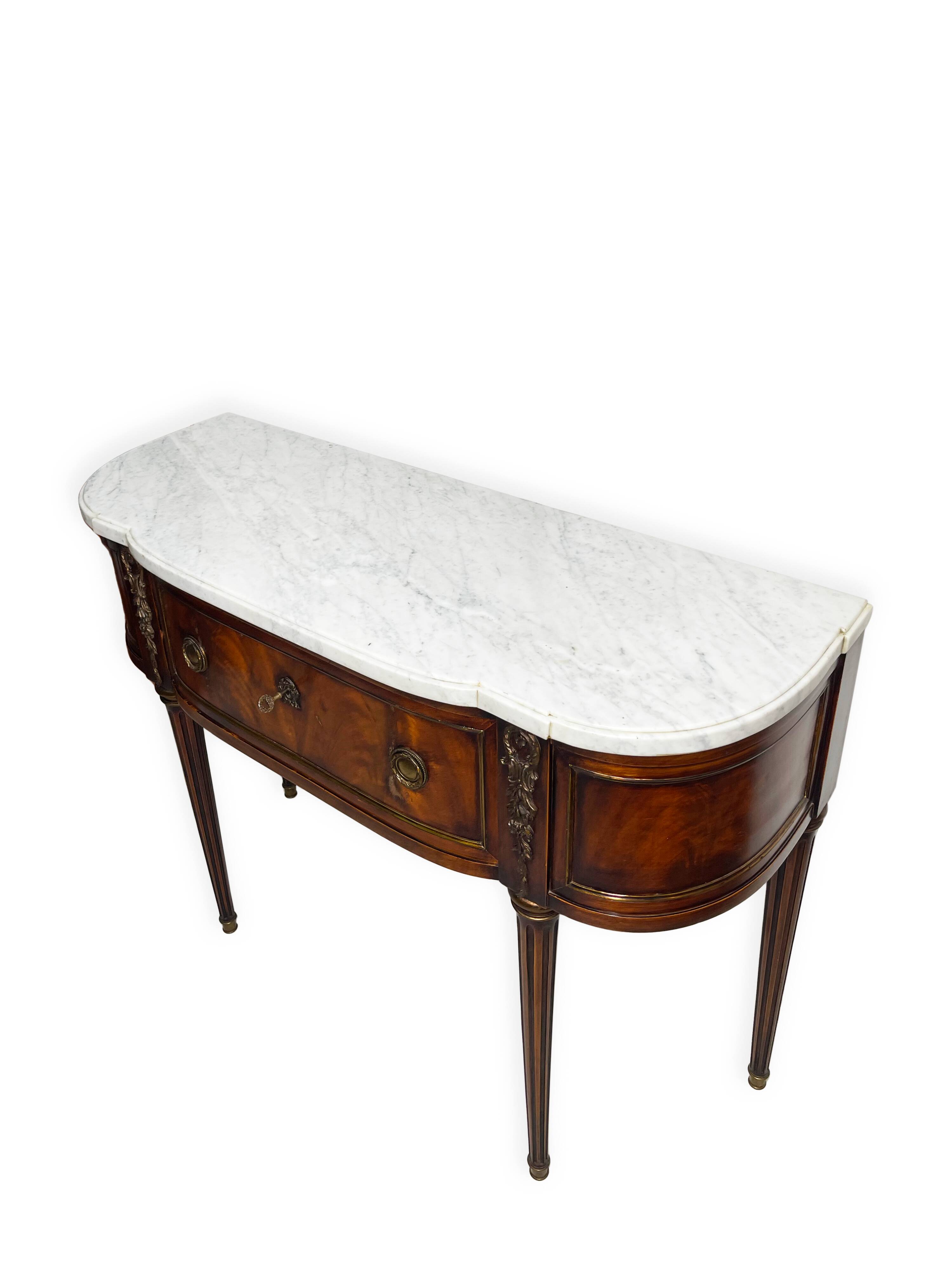 Console française Louis XVI en acajou à plumes, 19ème siècle