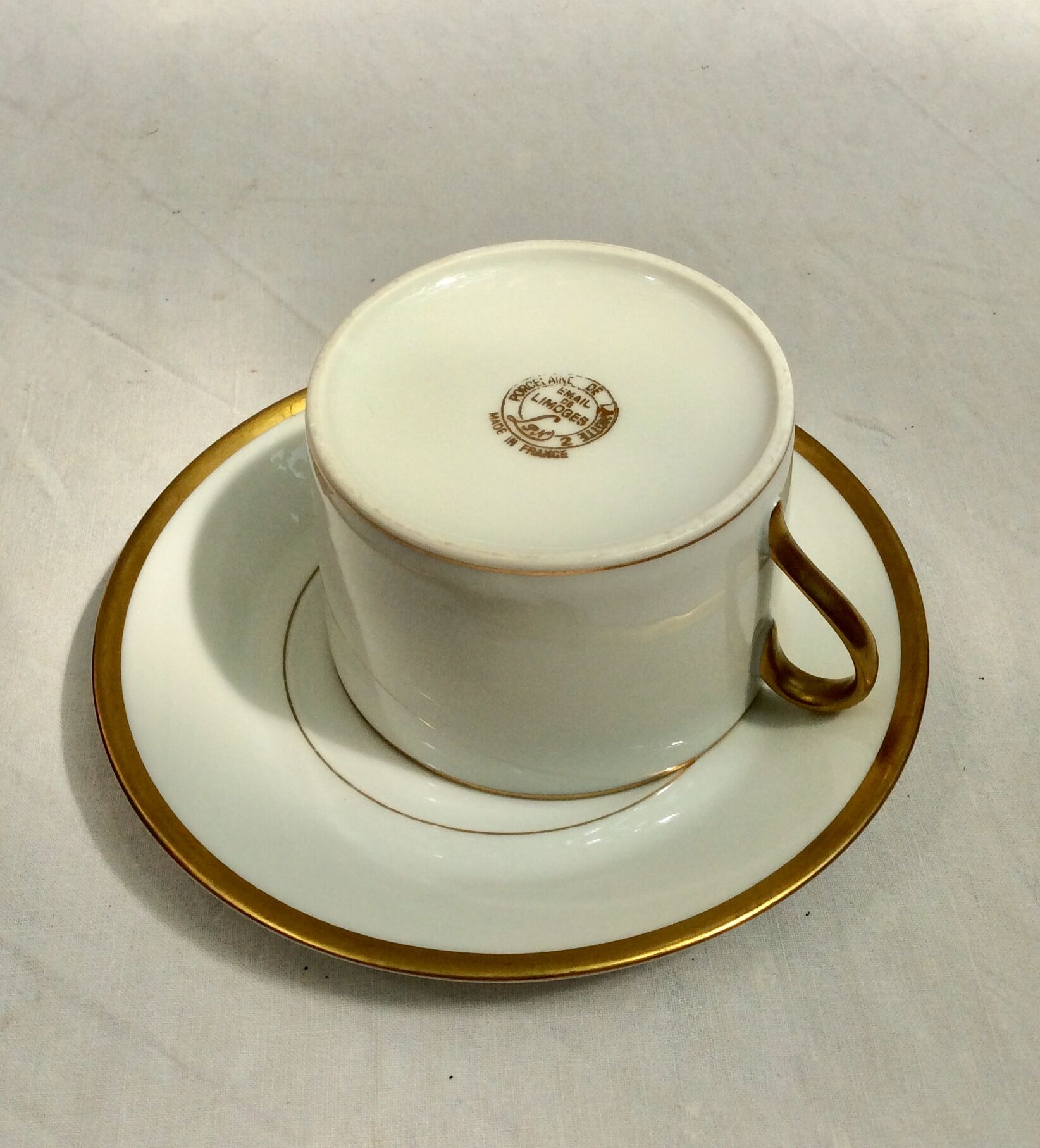 Teacup with its white Limoges saucer and fine-sized porcelain gold:H-6.5 D -17