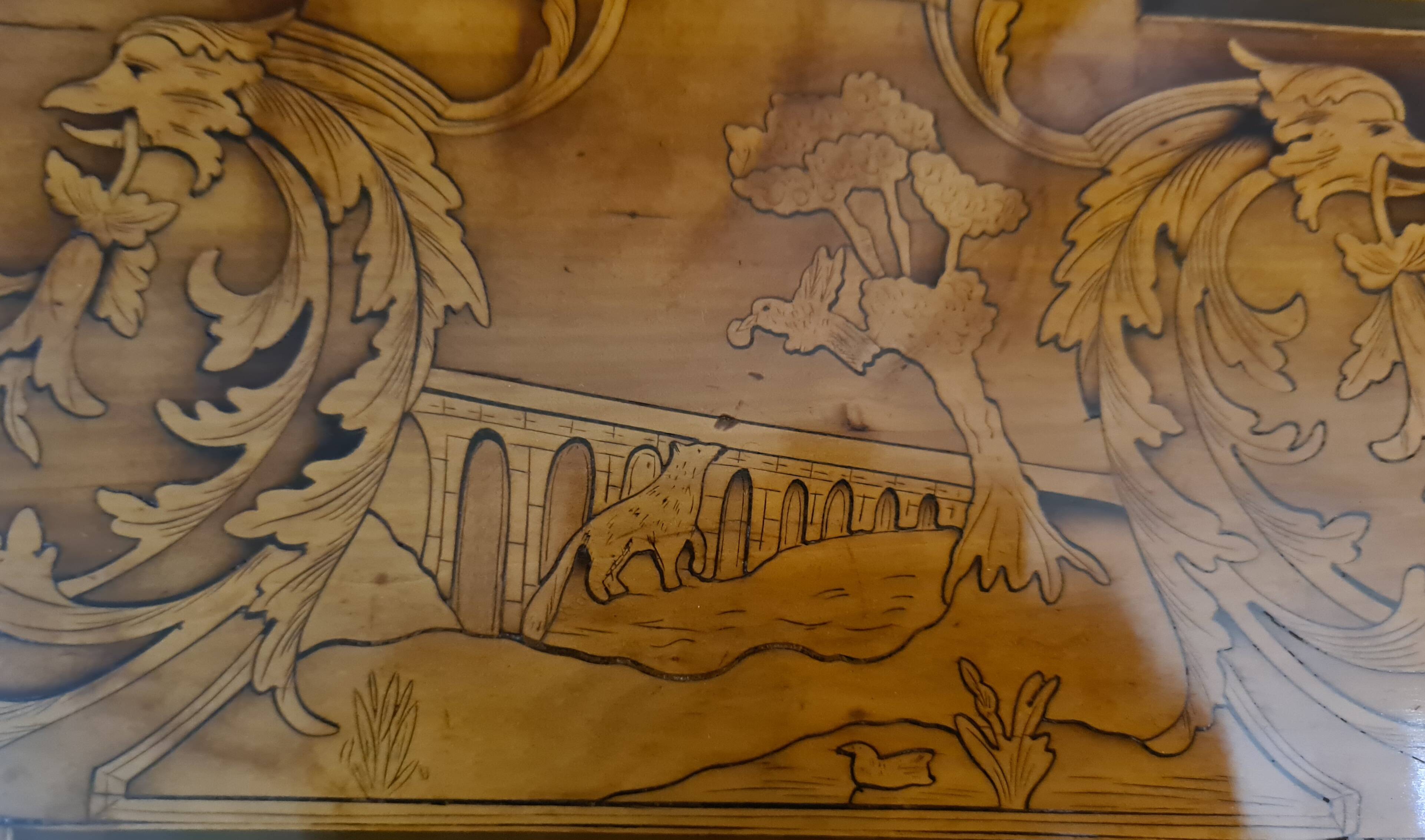 Marquetry stepped desk with La Fontaine's fables, 19th century.