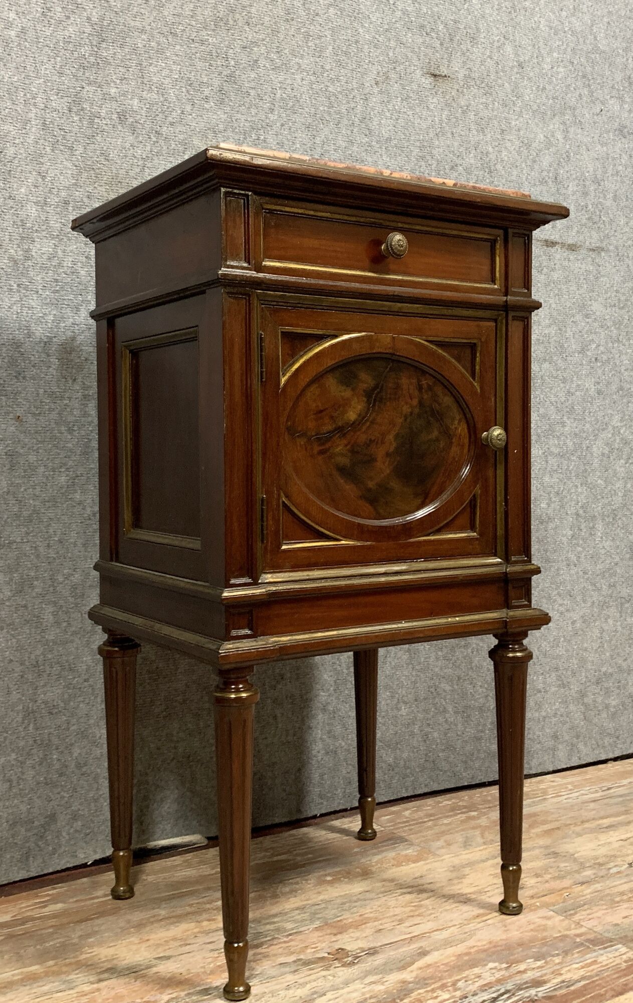 Louis XVI Parisienne bedside table in mahogany and golden copper rushes around 1850
