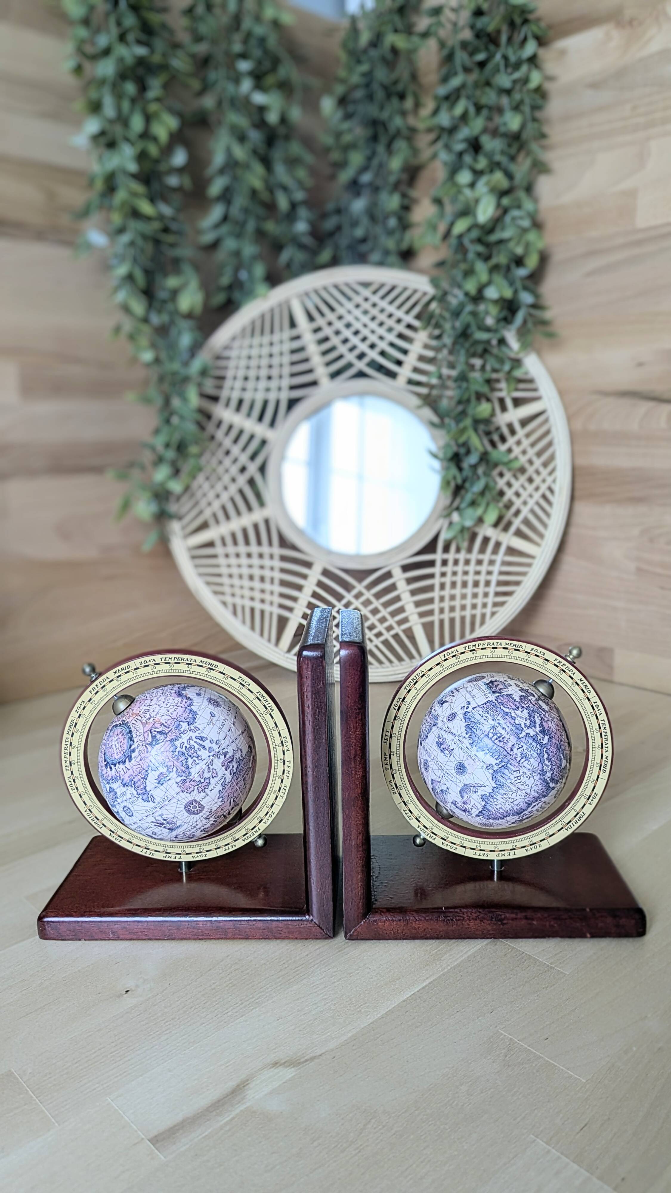 Pair of globe bookends (D-0043)