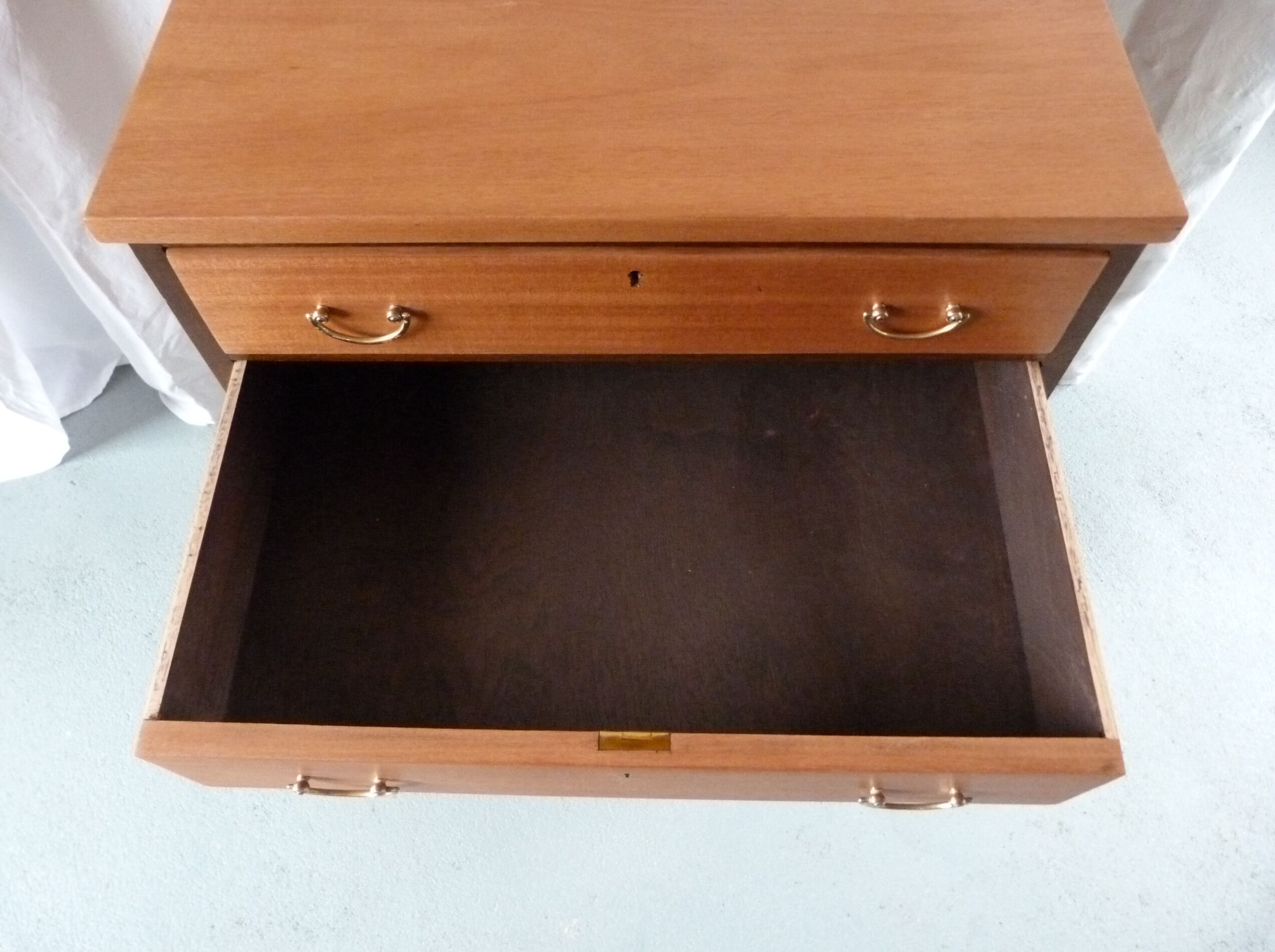 Ancient english chest of drawers