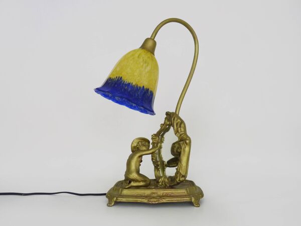 Ancienne lampe à poser en bronze sujet peignant sur un miroir Années 60
