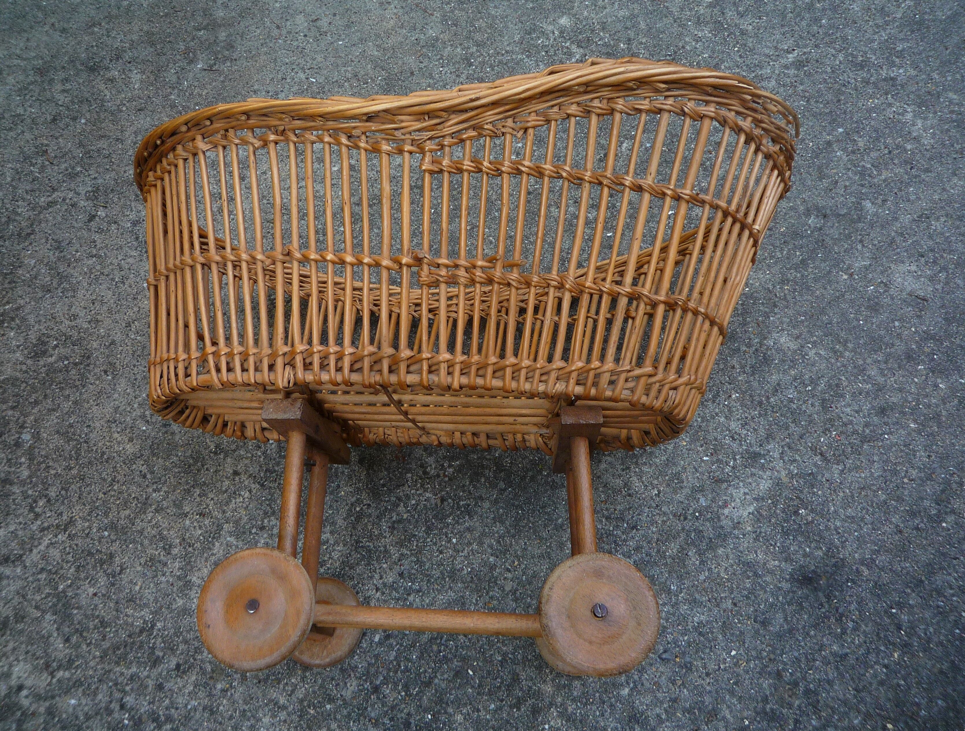 Pram/doll rattan crib, old 1950s toy
