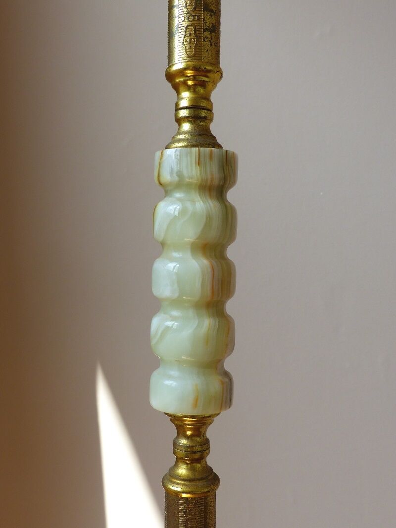 Lamppost in veined onyx and brass metal of the 1960s