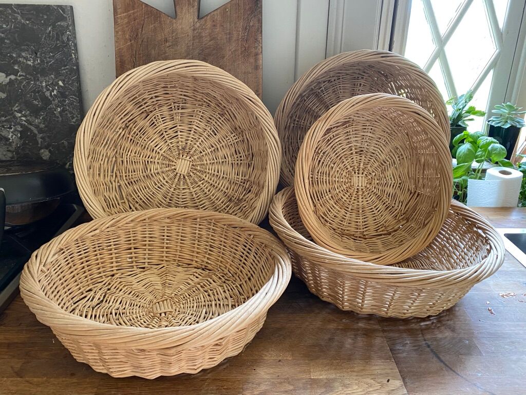Lot of 5 round baskets