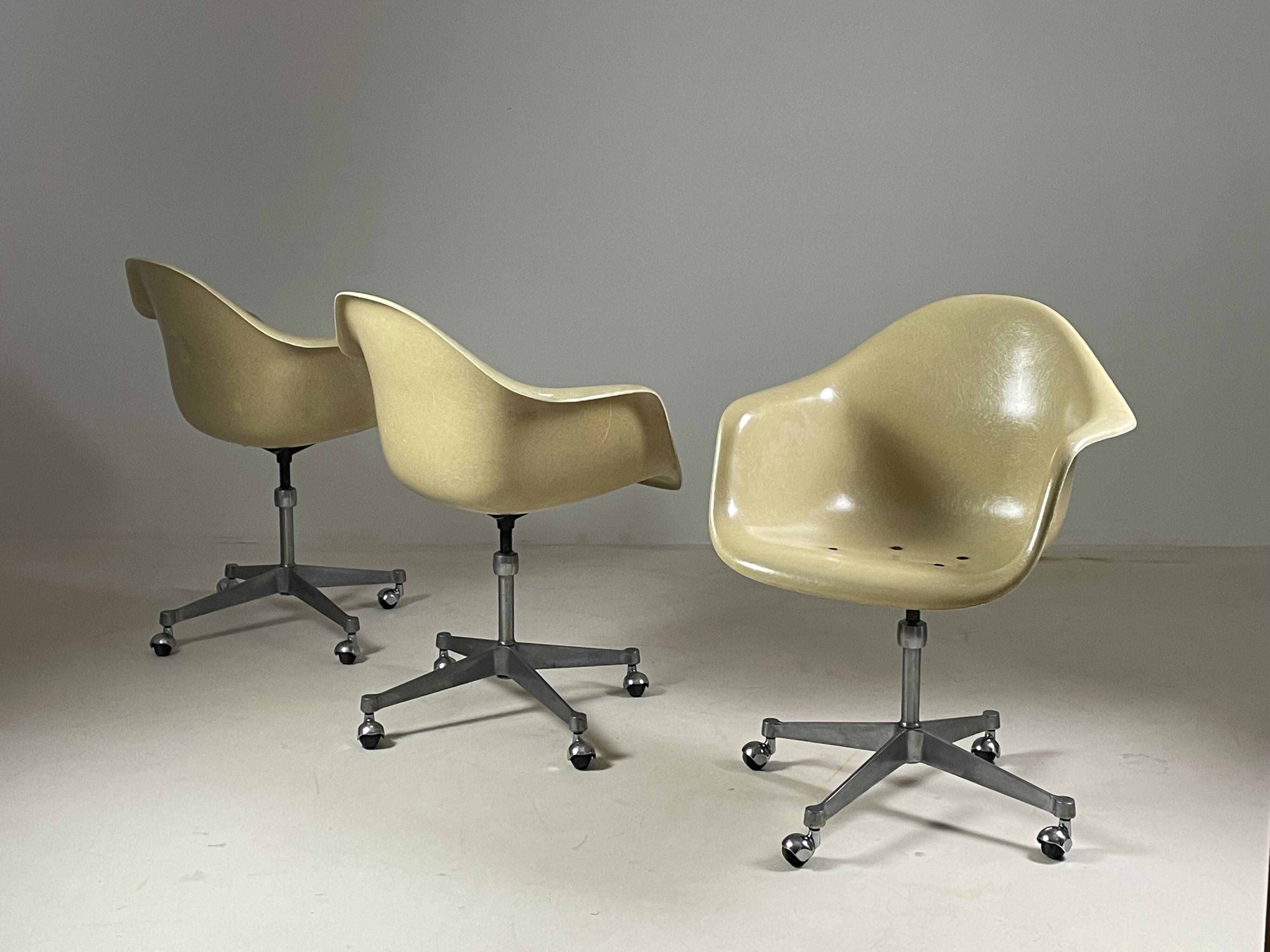 Fiberglass armchair by Charles Eames for Herman Miller, 1960