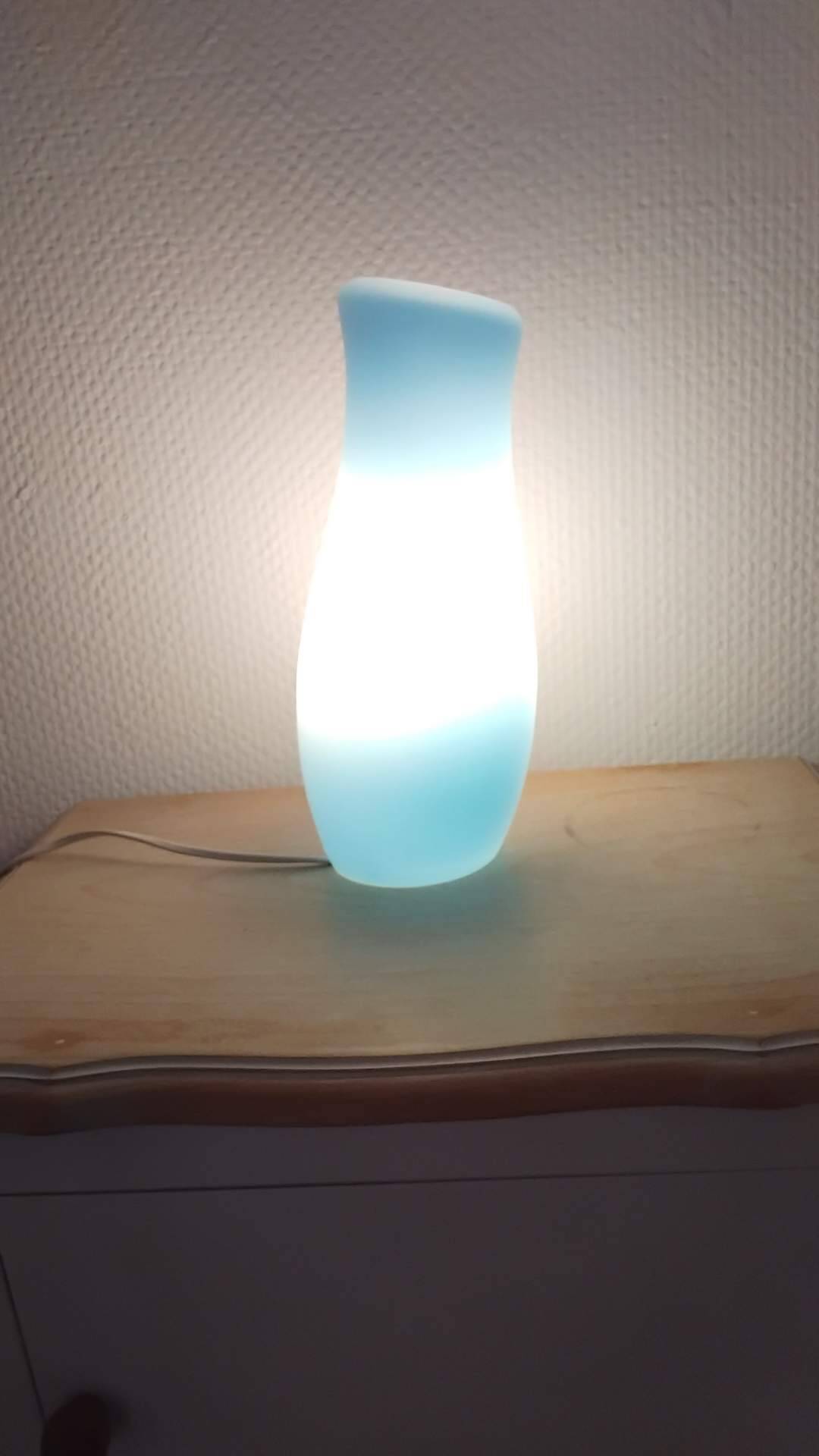Jolie lampe bleue vintage.