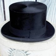 Old antique London Scotty nozzle hat with box Brussels
