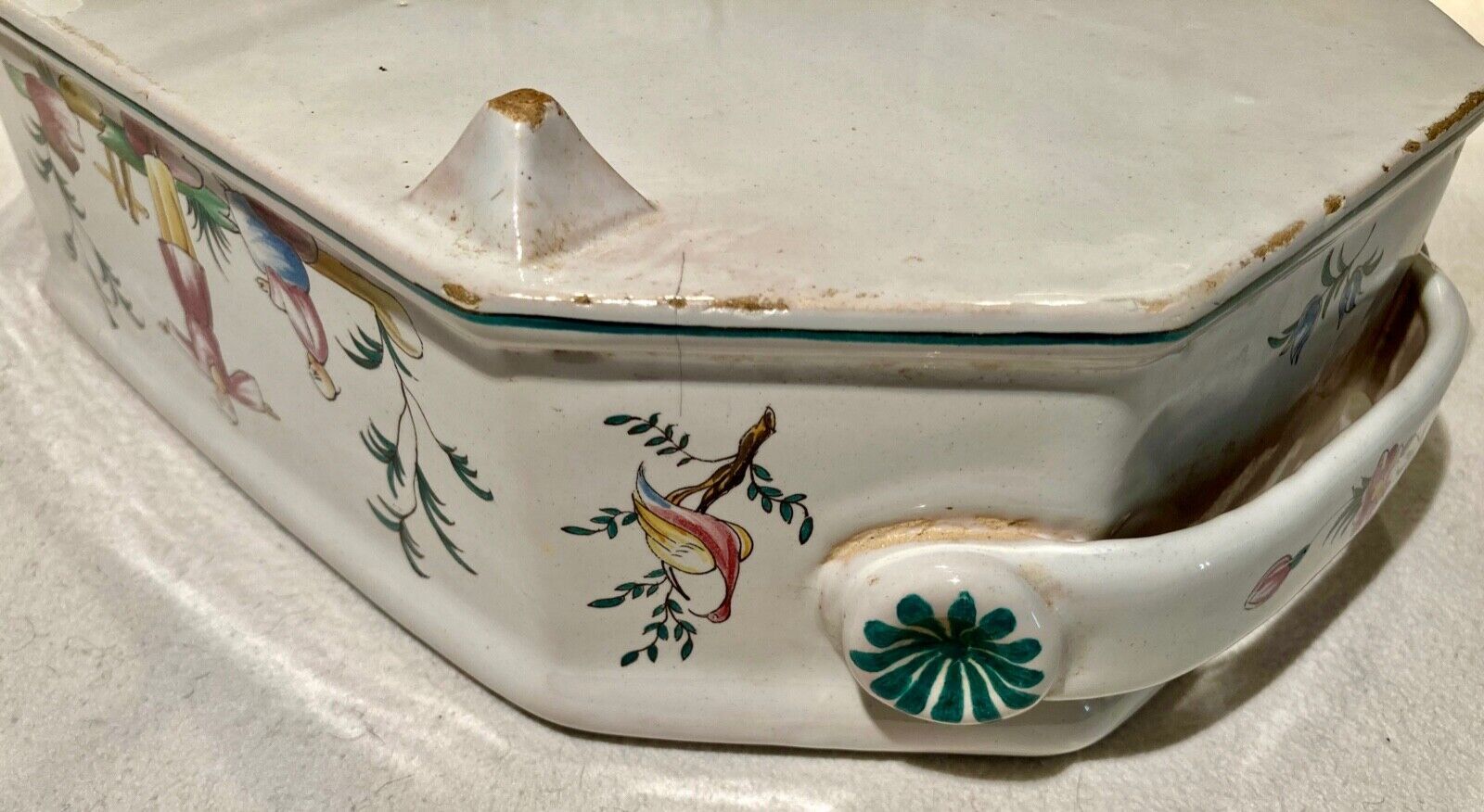 Midtable XVIIIth century decoration to the chinese faience de marseille signed vp for veuve perrin