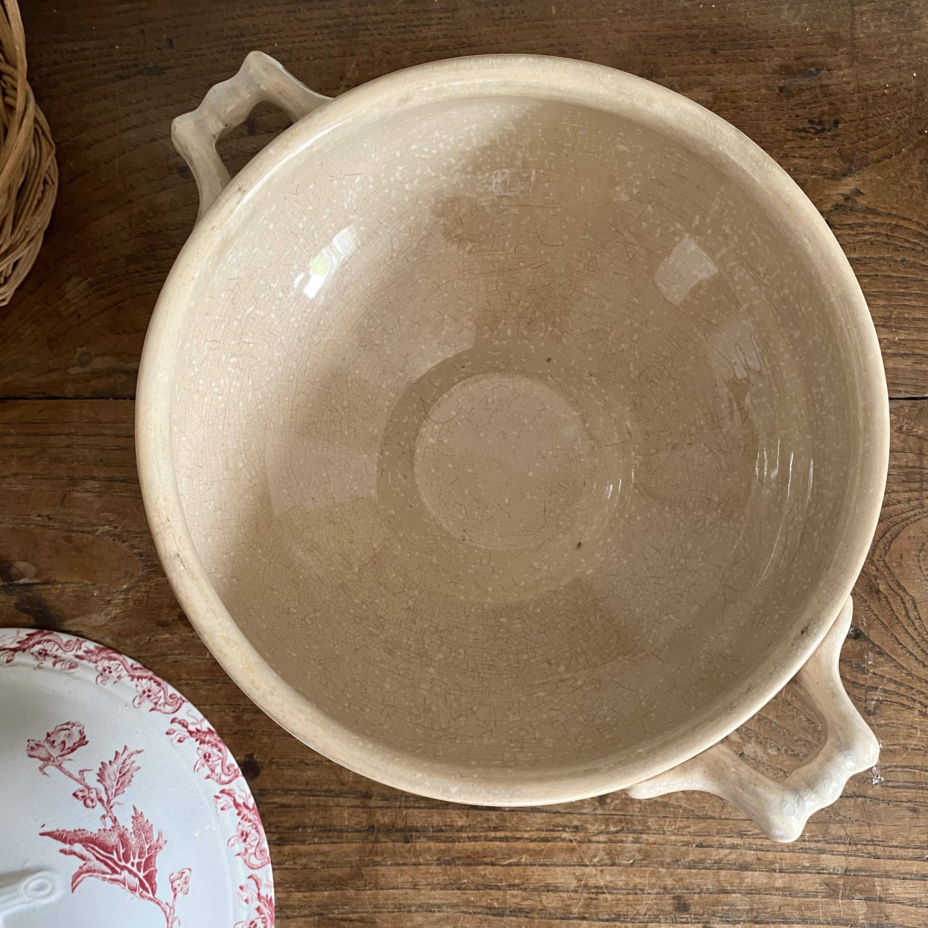 Antique ironstone tureen St Amand, Richelieu, 1920