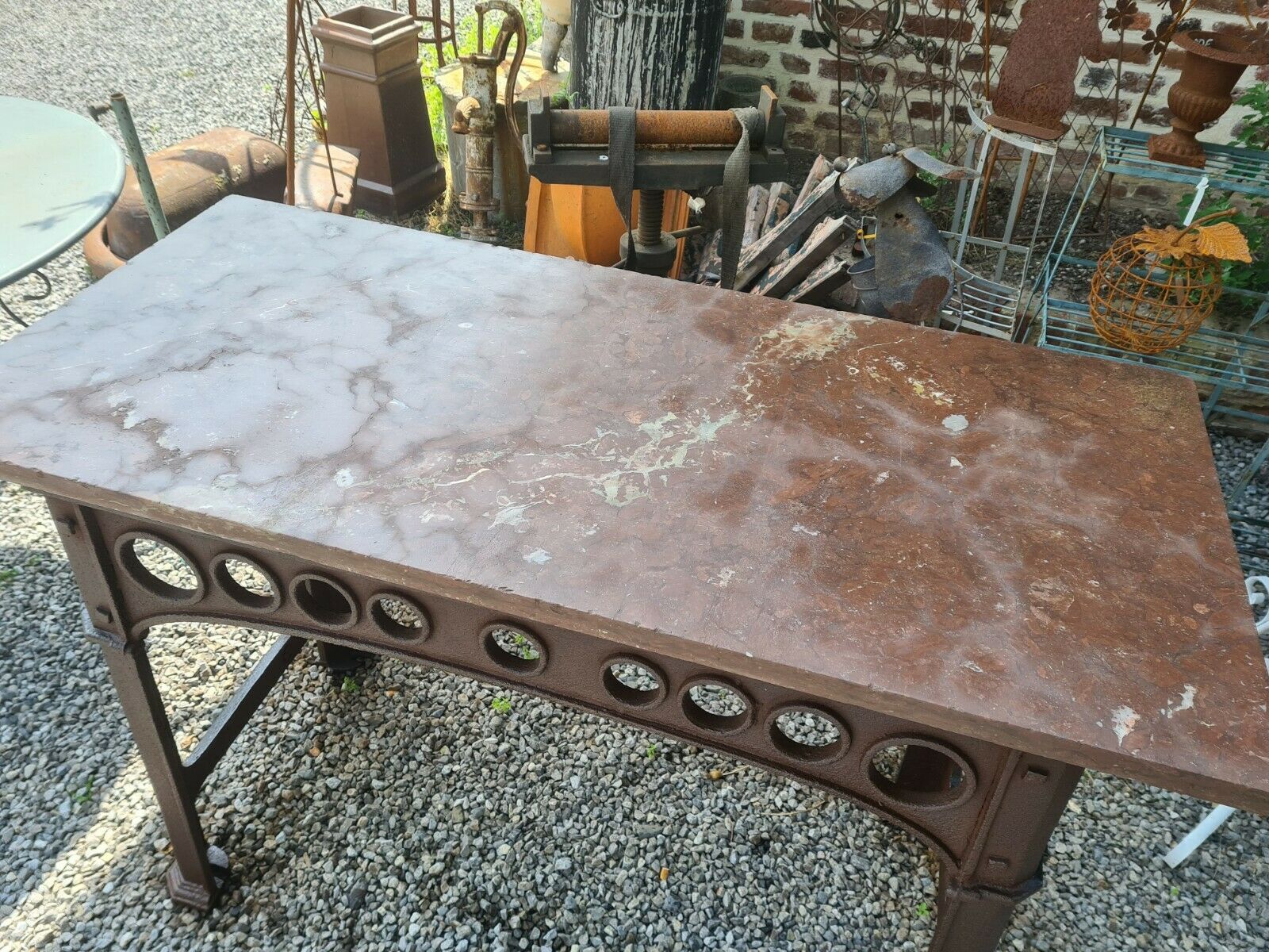 Industrial console table in cast iron and marble