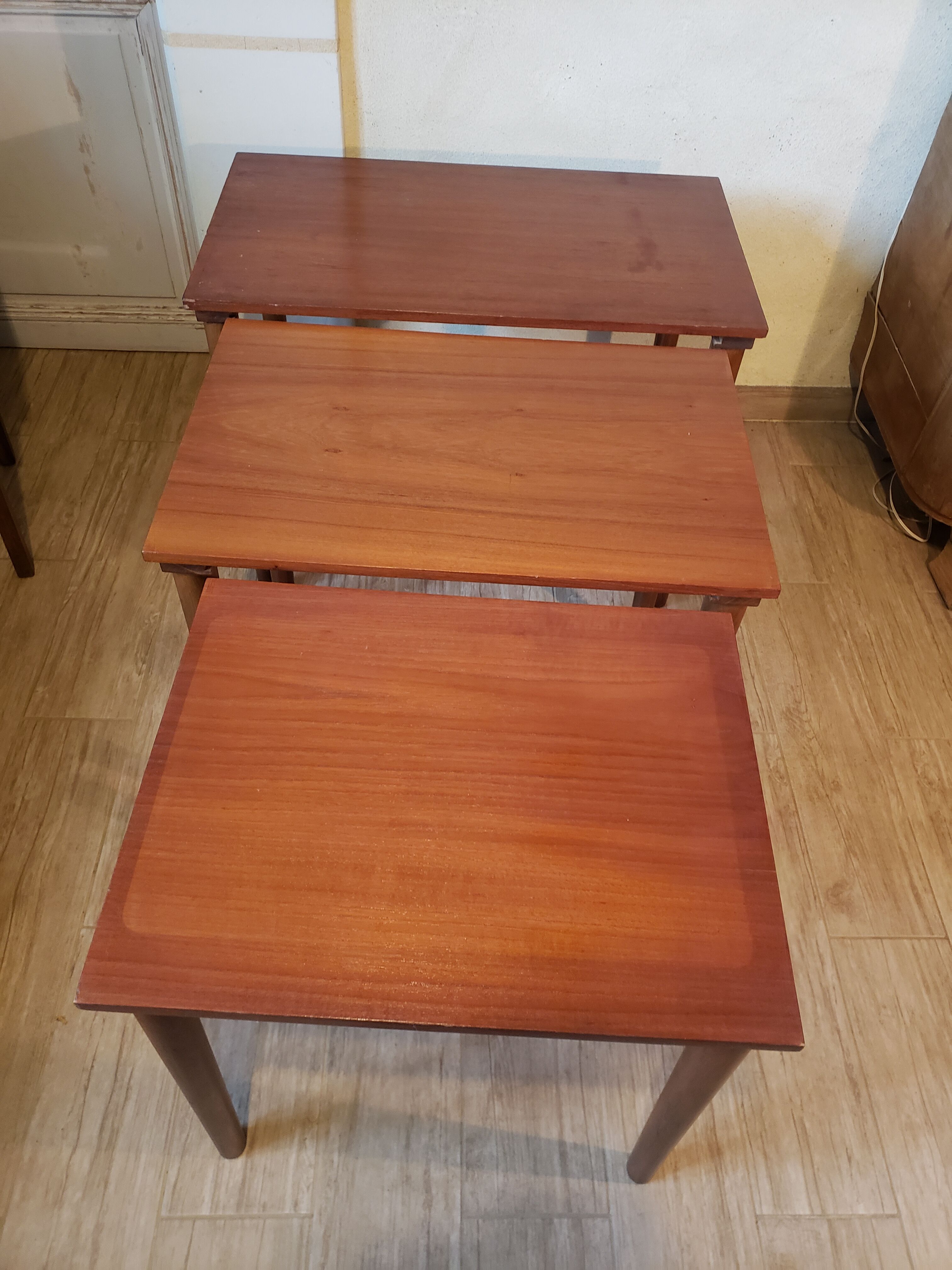 Scandinavian vintage gigognes tables