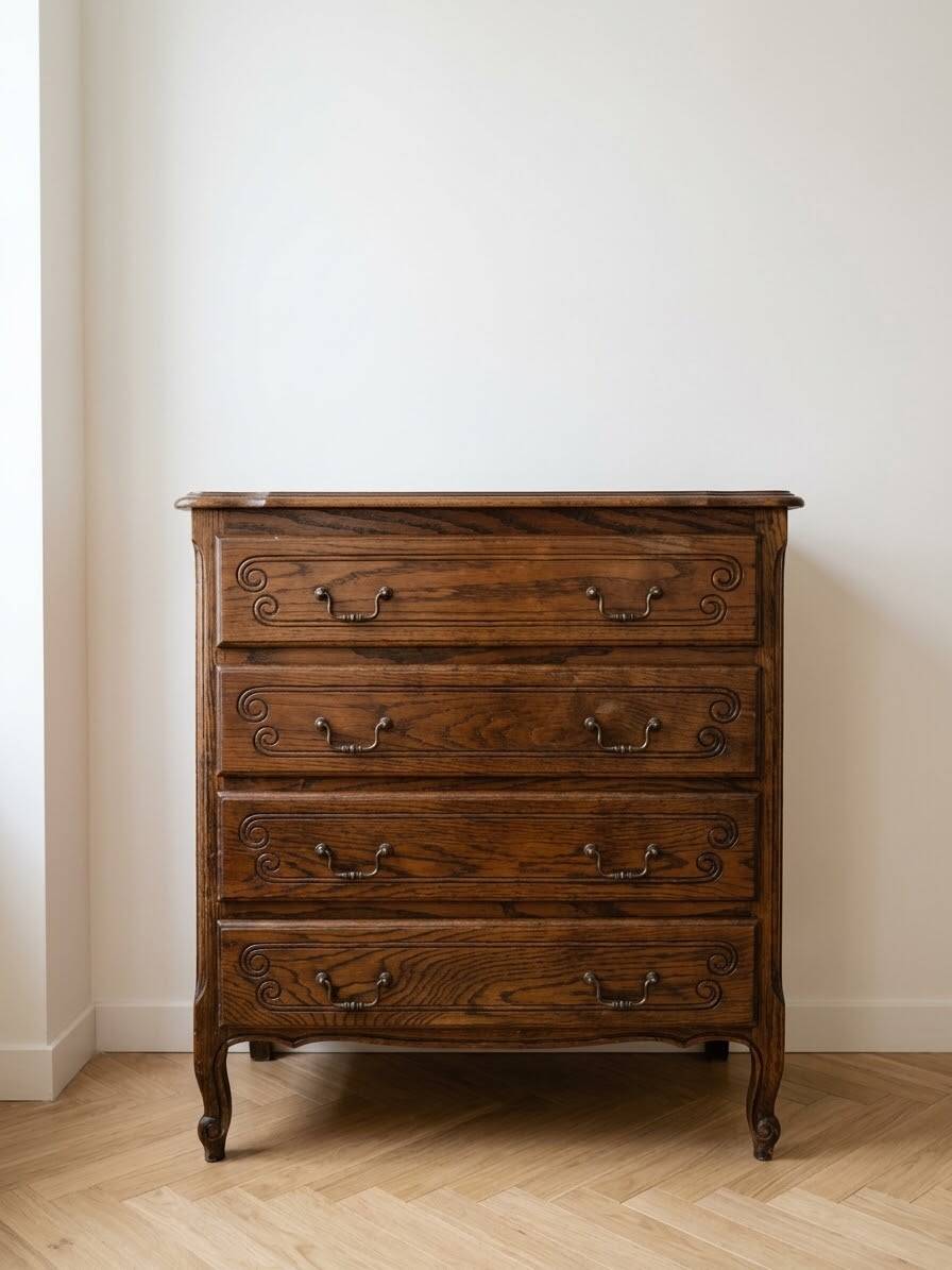 Louis XV chest of drawers in wood with 4 drawers