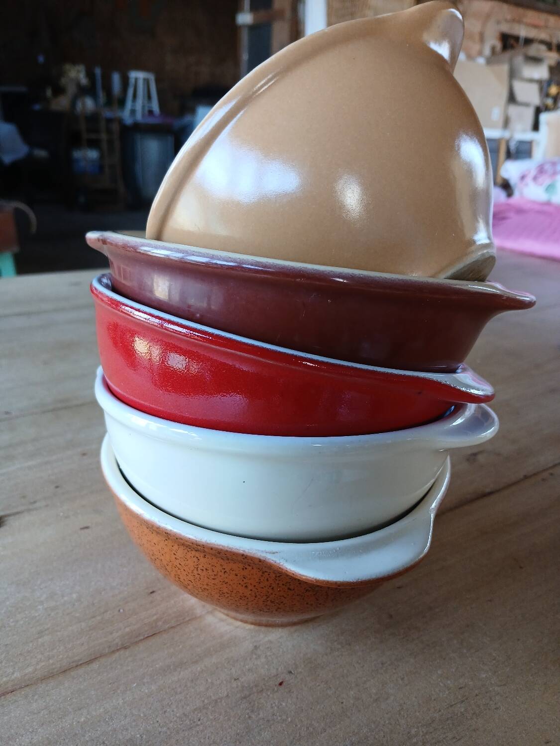 5 old Émile Henry bowls