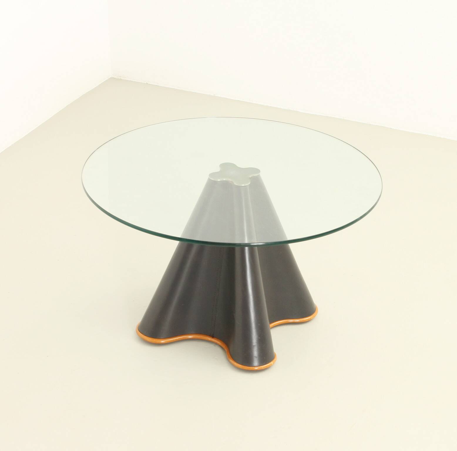 Trébol side table by Oscar Tusquets for Casas, Spain, 1993