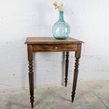 The small table with Louis XVI charm.