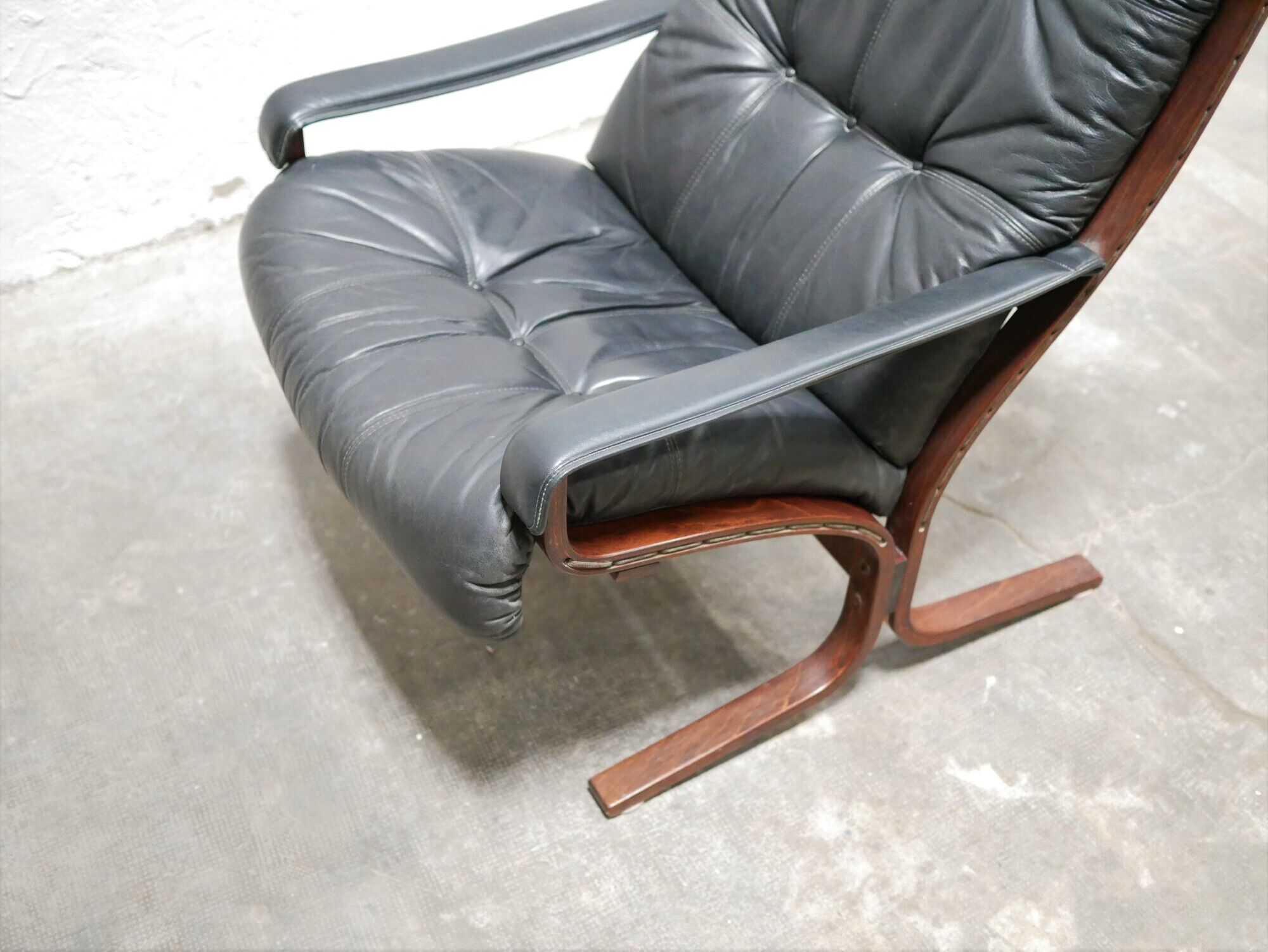 Siesta Scandinavian armchair in black leather by Ingmar Relling for Westnofa editions