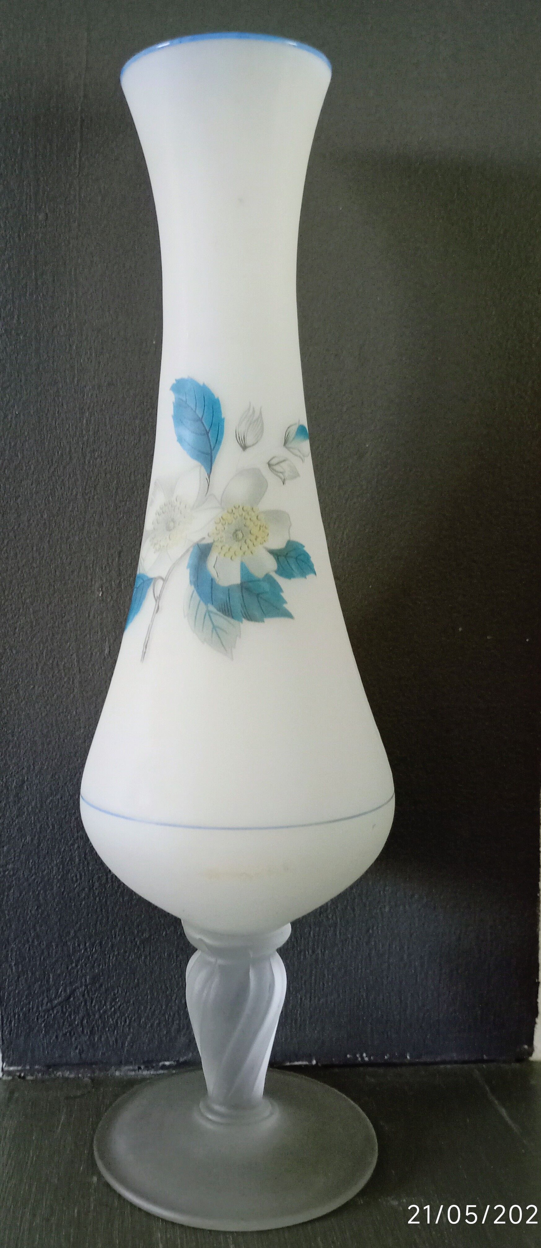 Vase en opaline satinée