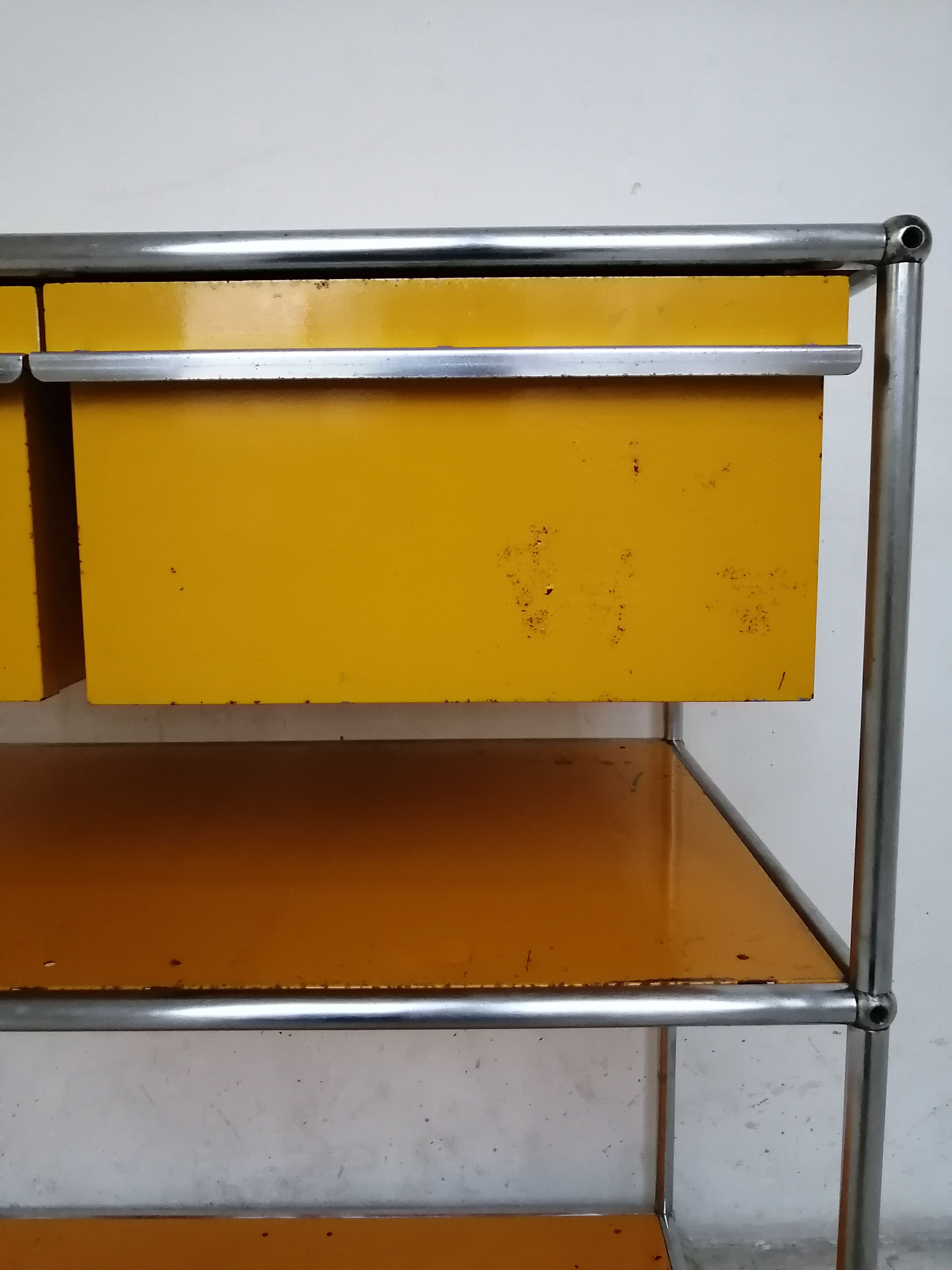 USM Haller serving table