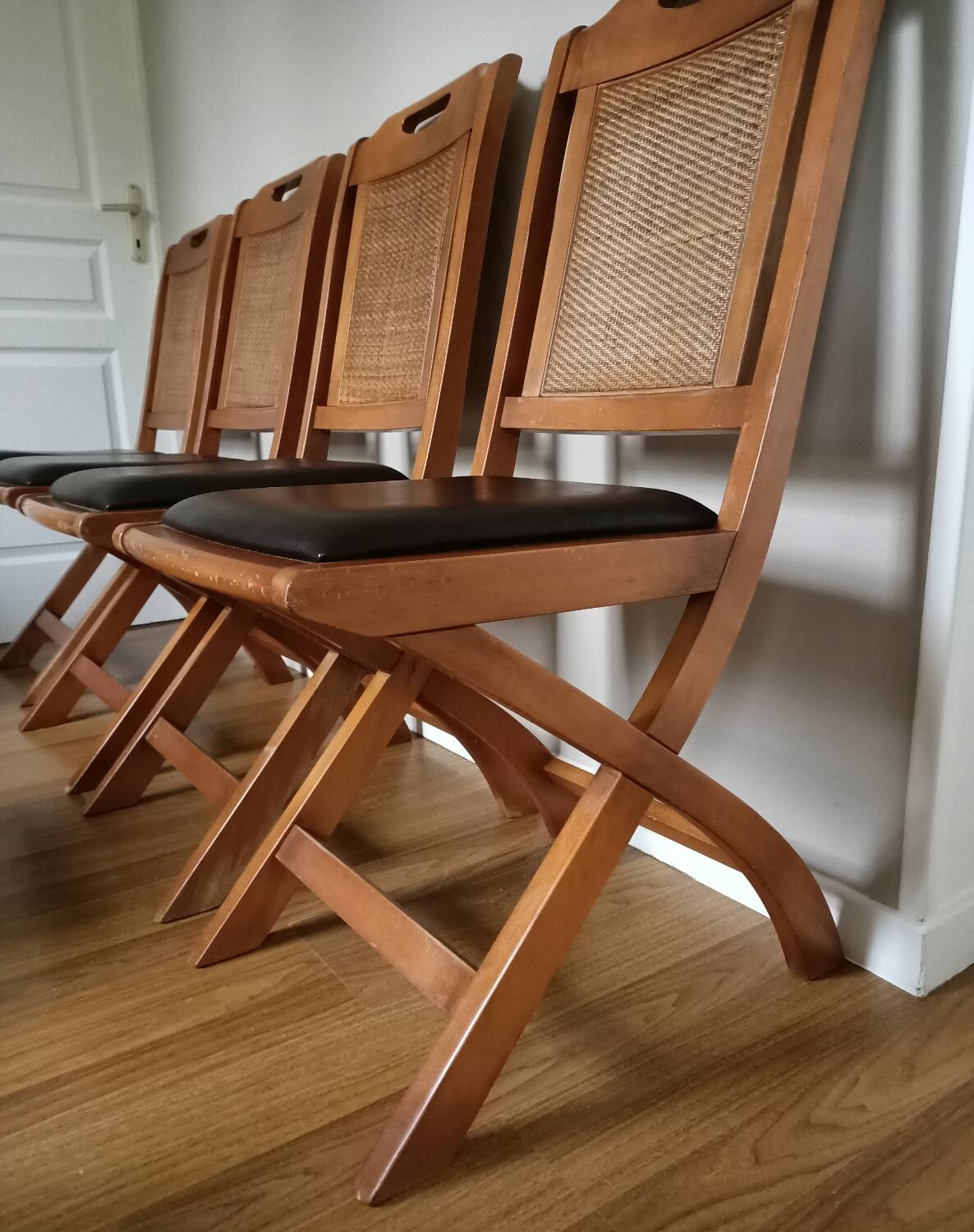 Set of 4 wood and leather chairs