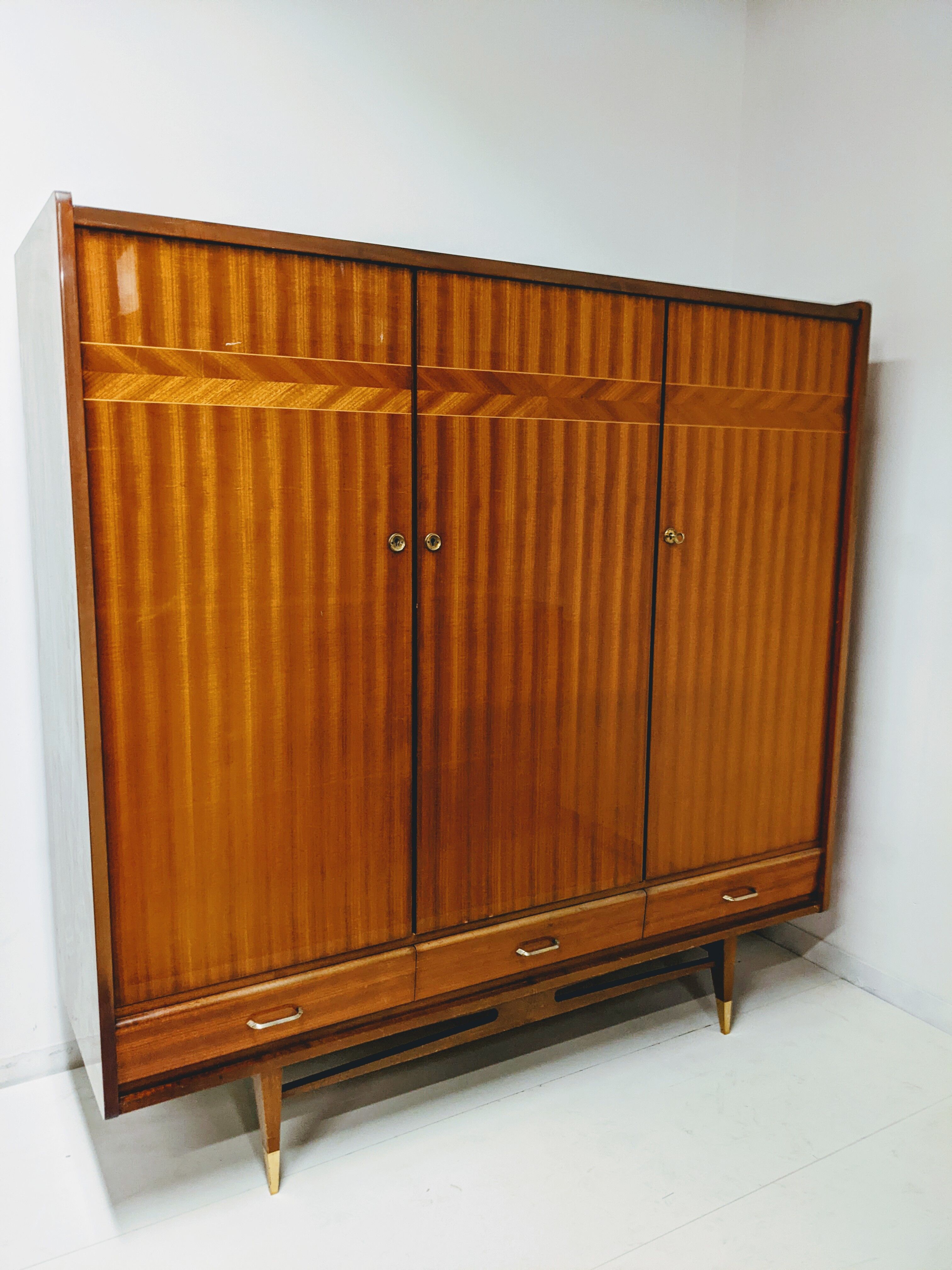 Vintage wooden wardrobe scandinavian style / compass feet spindles wardrobe