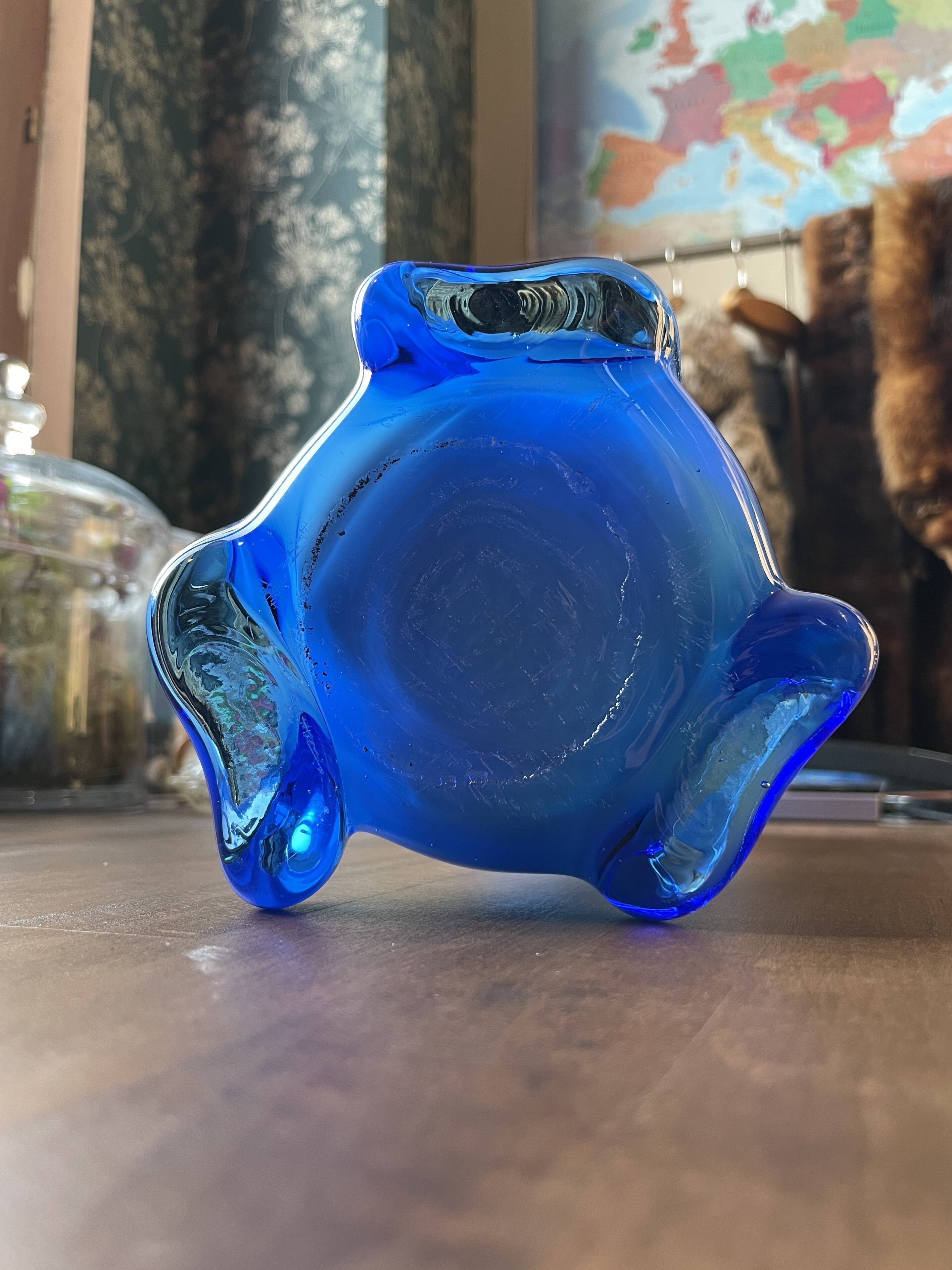 Large twisted blue vase made of Empoli glass, Tuscany, Florence (1950, Italy)