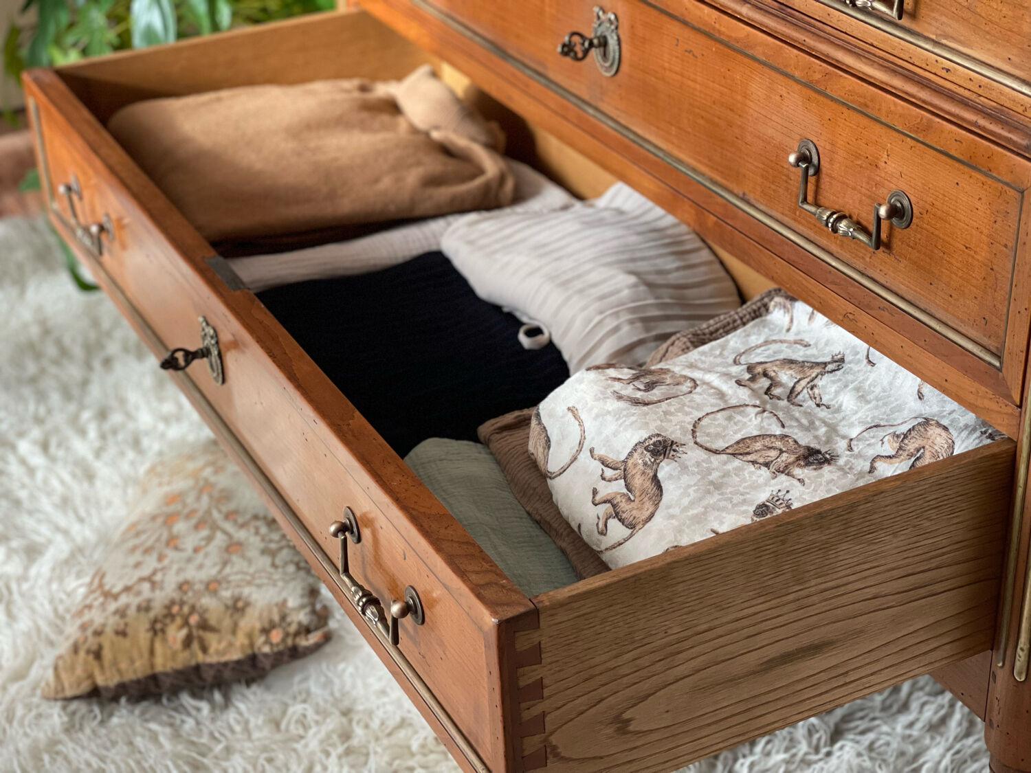 Commode bois et laiton