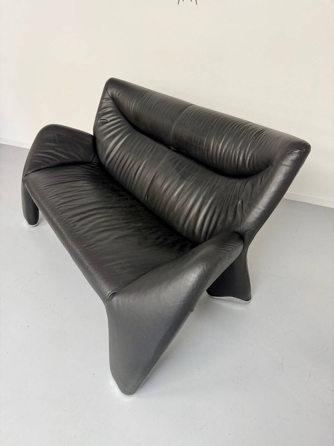 Old 2/3 seater lounge sofa designed by Jan Armgardt for Leolux in black leather