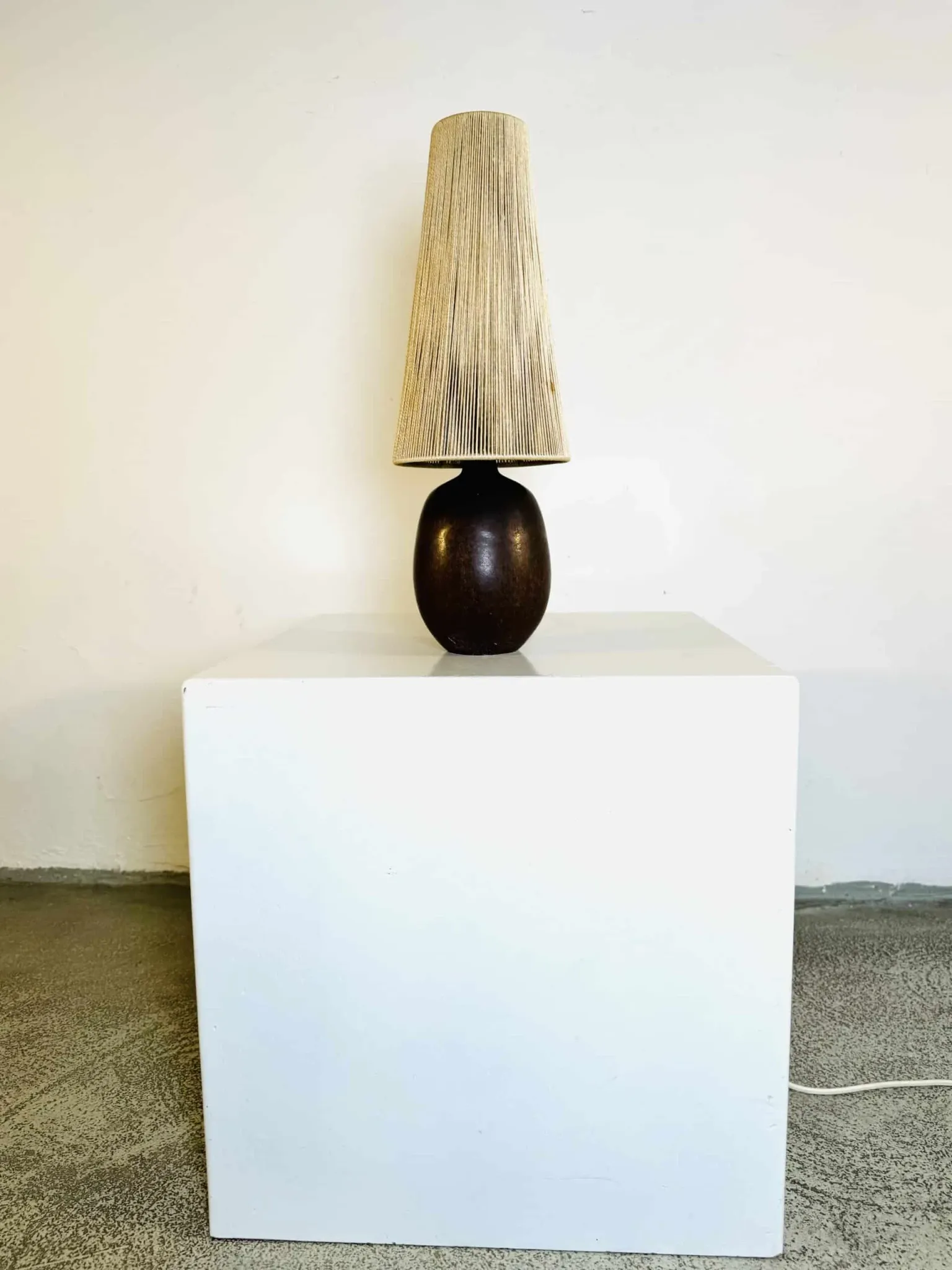 Lampe de table en céramique et sisal par Agne Aronsson, Suède, années 1960.