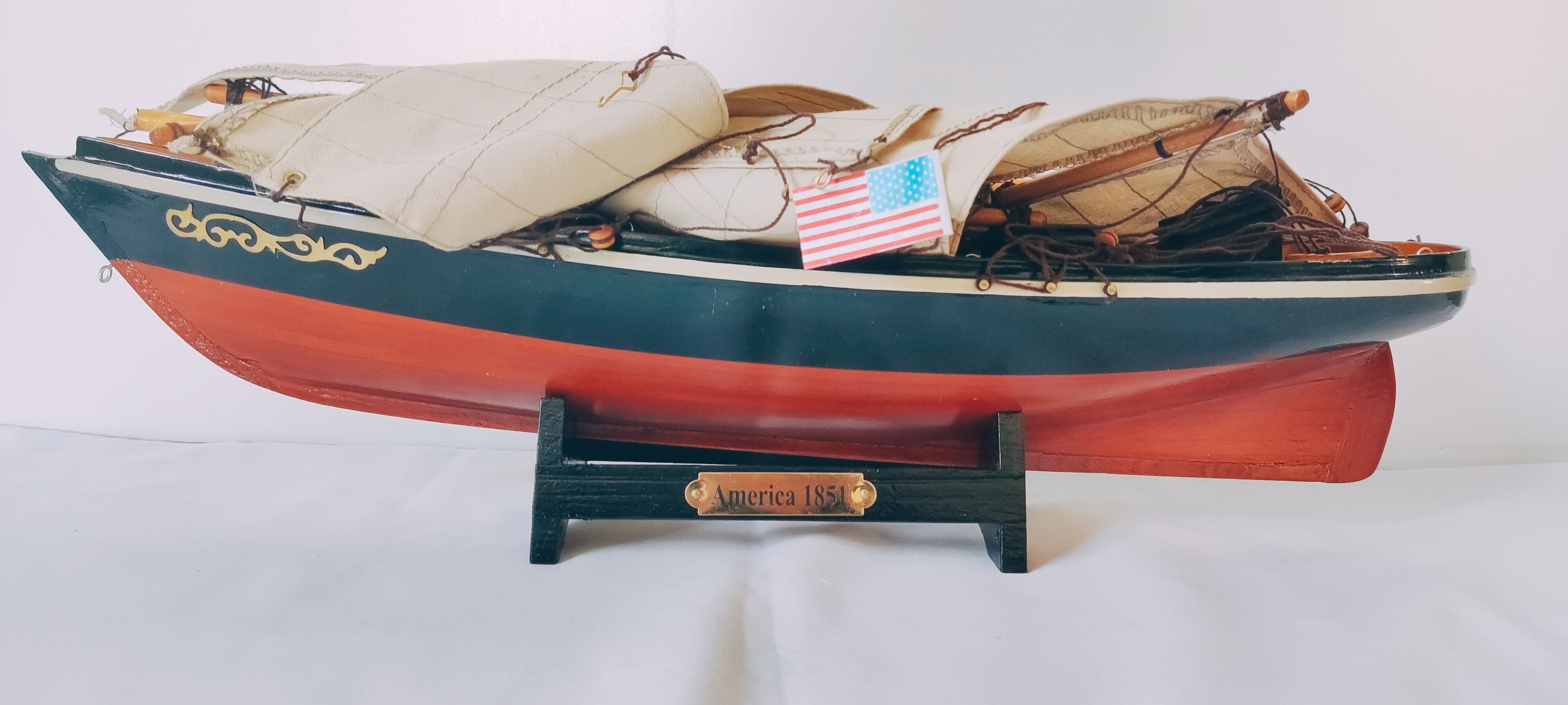 Model of nautical sailboat America 1851