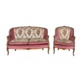 Canapé et fauteuil français en noyer sculpté