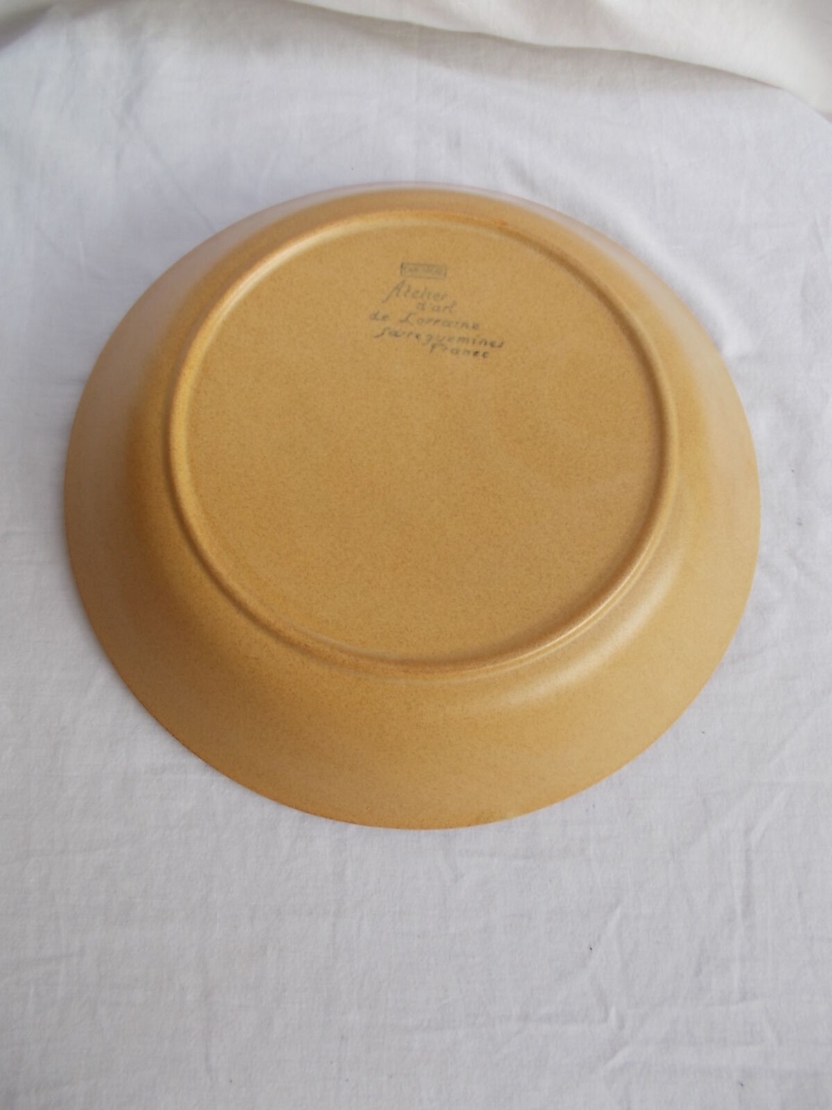 Hollow dish diam 28.5