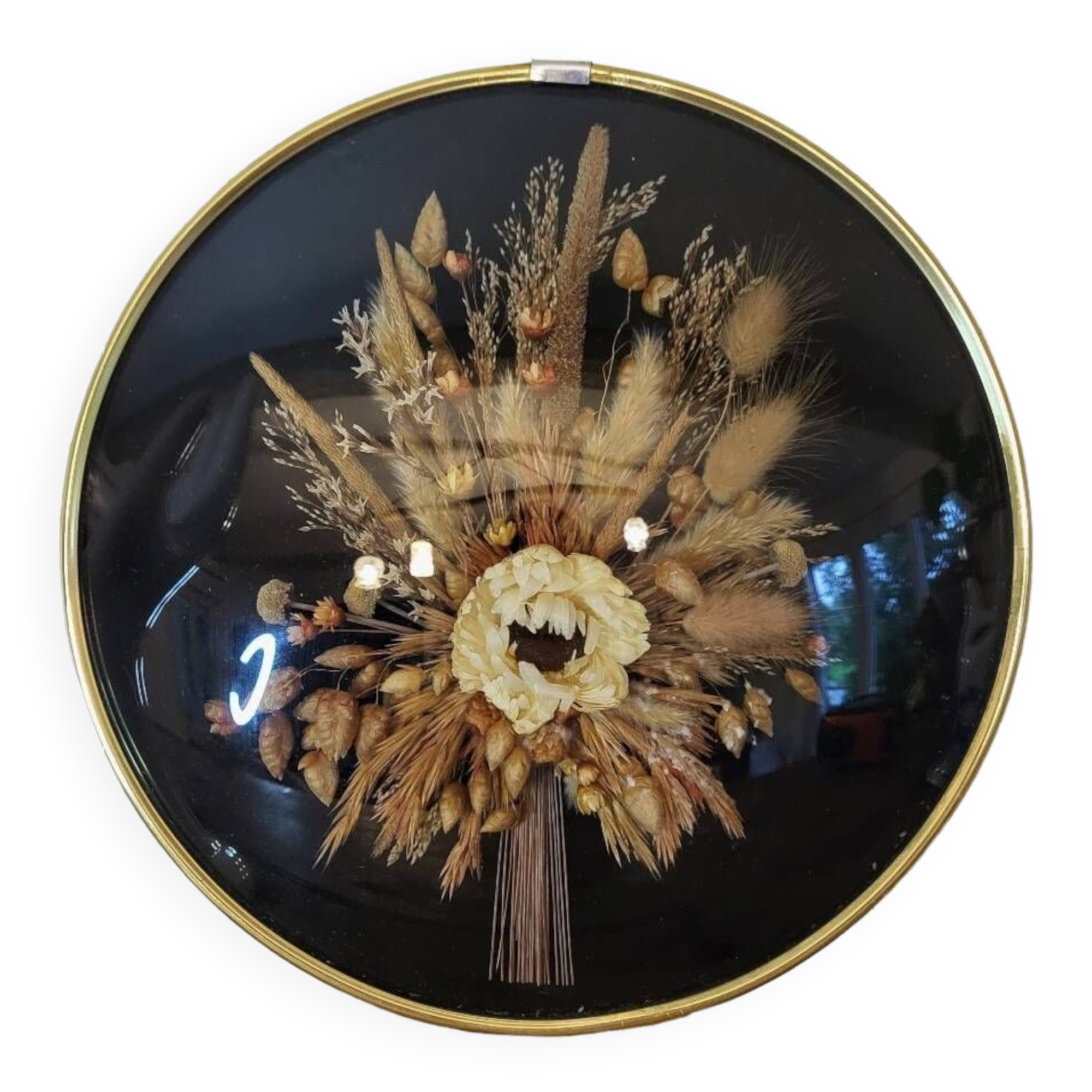 Curved frame dried flowers