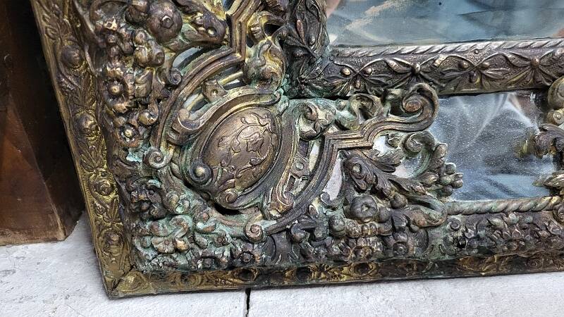 ANCIENT MIRROR WITH PARCLOSES FROM THE NAPOLEON III ERA