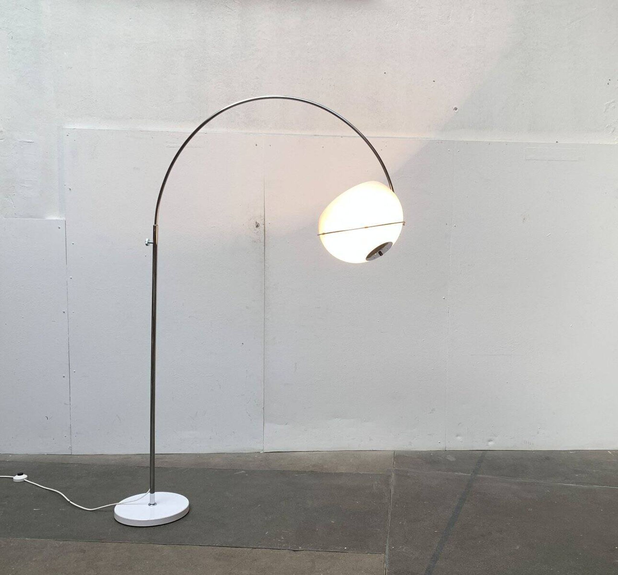 Lampadaire Arc Âge Spatial du Milieu du Siècle de Gepo, années 1960
