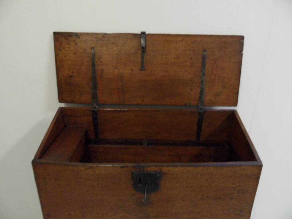 Coffre ancien en chêne