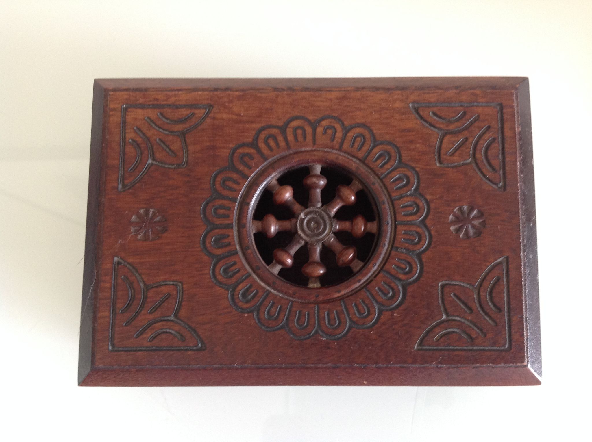 Old patented open-wood cigarette box 30-40 years