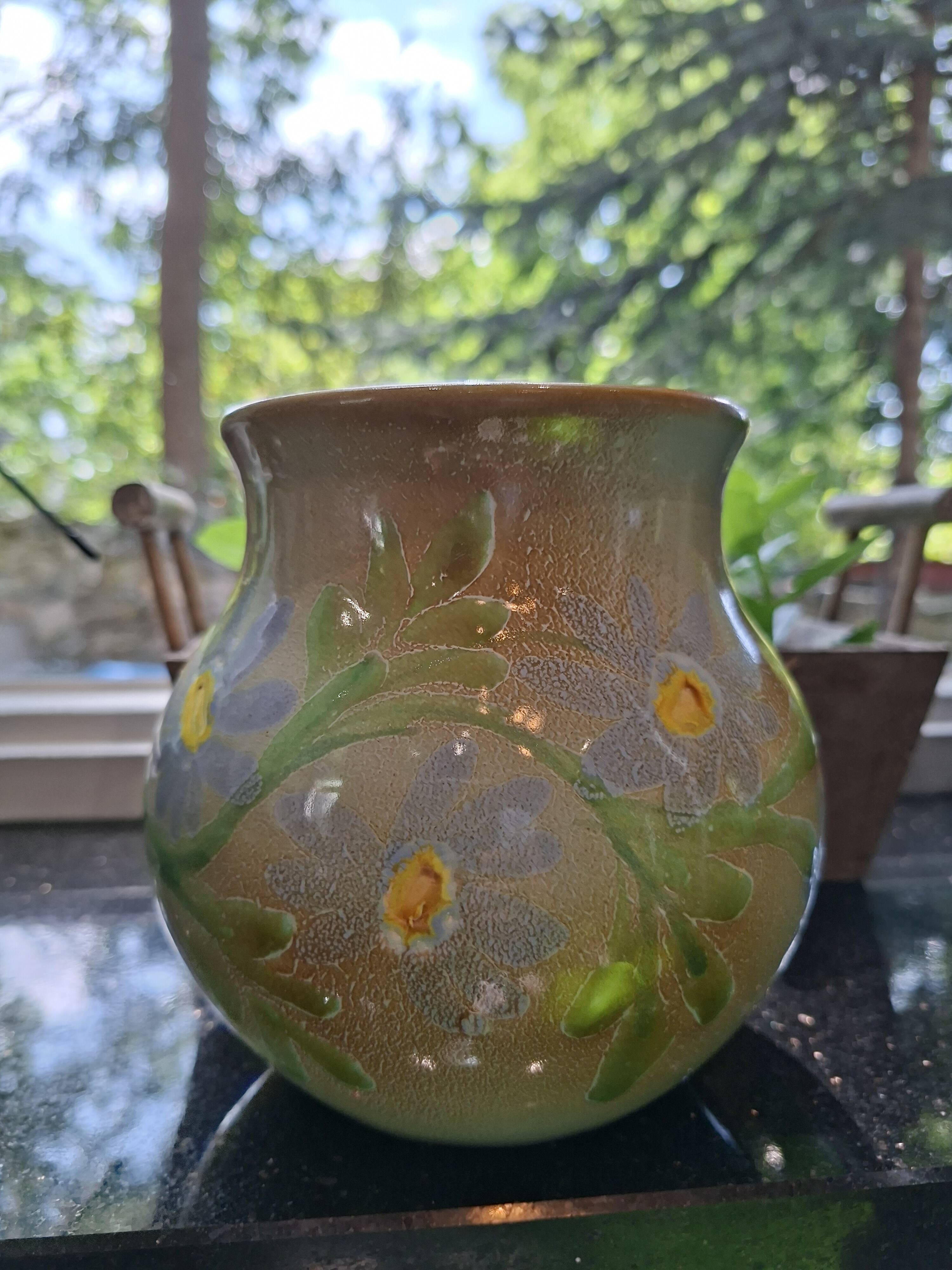 Round vase from the Ricard ceramic workshops. Signed Francine Gal.