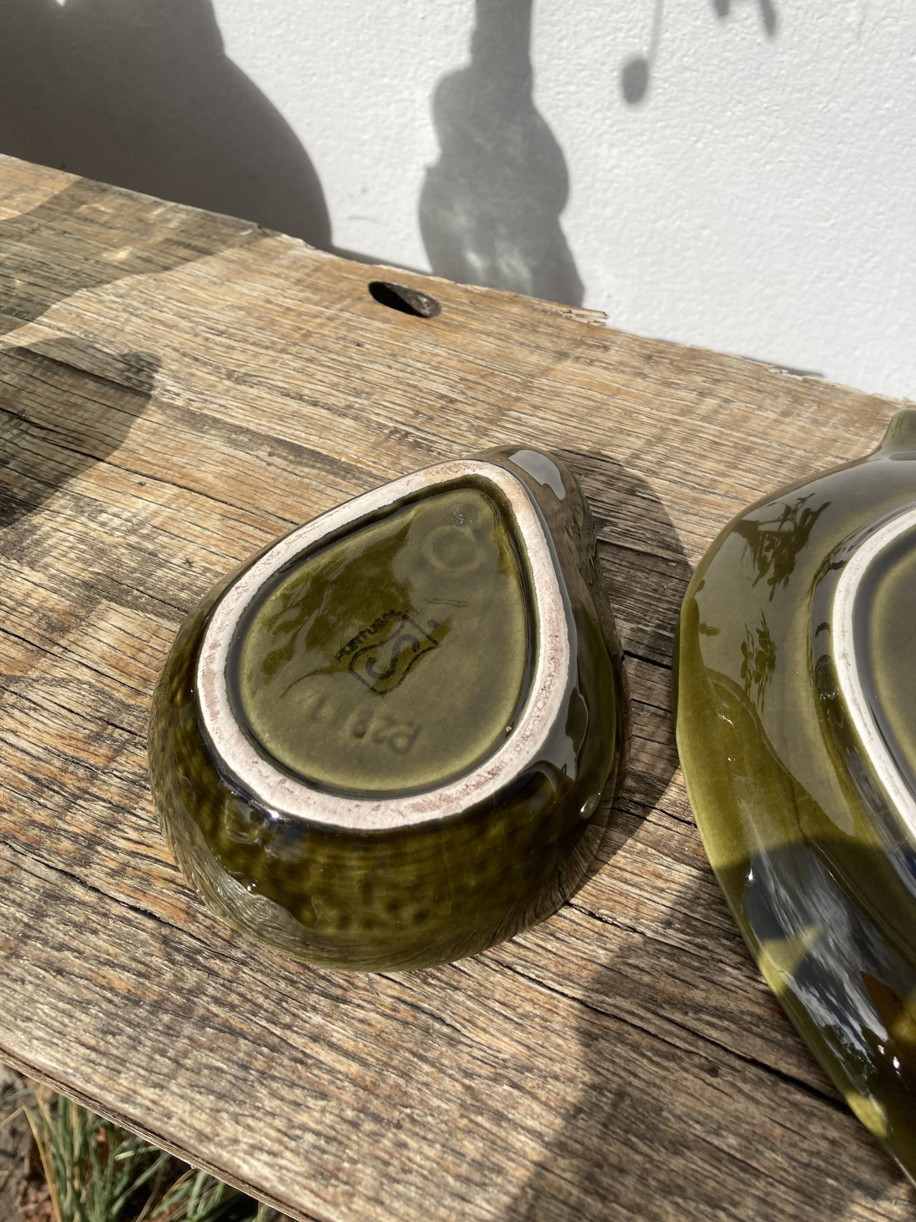 Duo of leaf and avocado slip in green ceramic - Portugal - vintage cup