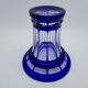 Vase en cristal taillé bleu cobalt