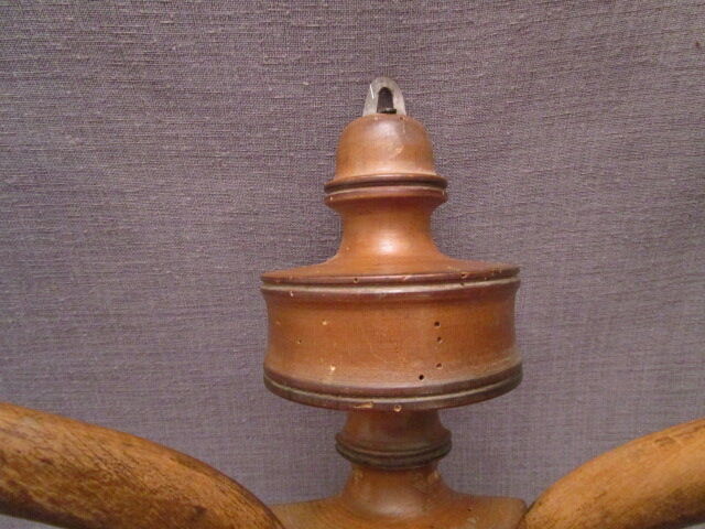 Old curved wooden wall mantle door has 3 THONET style patères