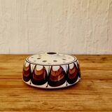 Vintage Jersey Pottery pique flowers in ceramic with a brown pattern from the 1970s.