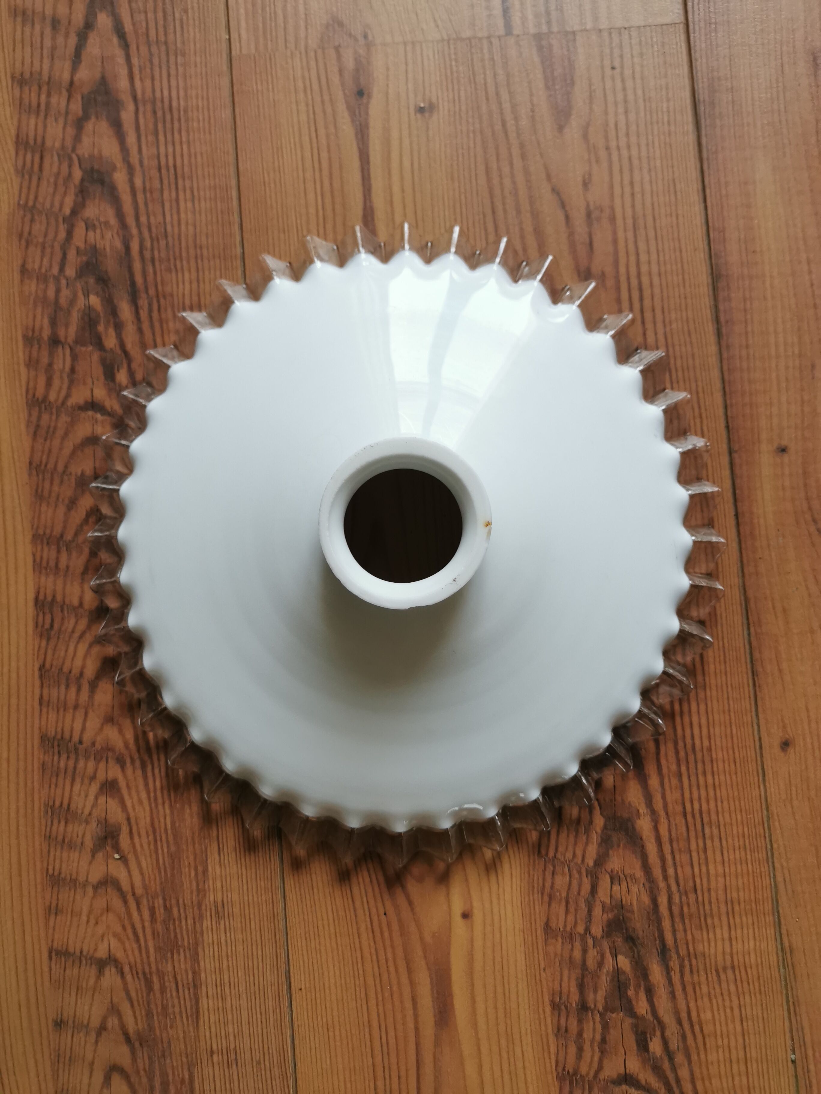 4 simple and serrated opaline shades