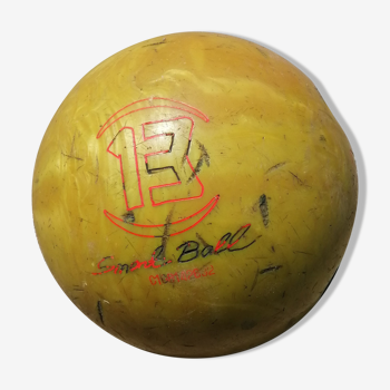 Boule de bowling numero 13