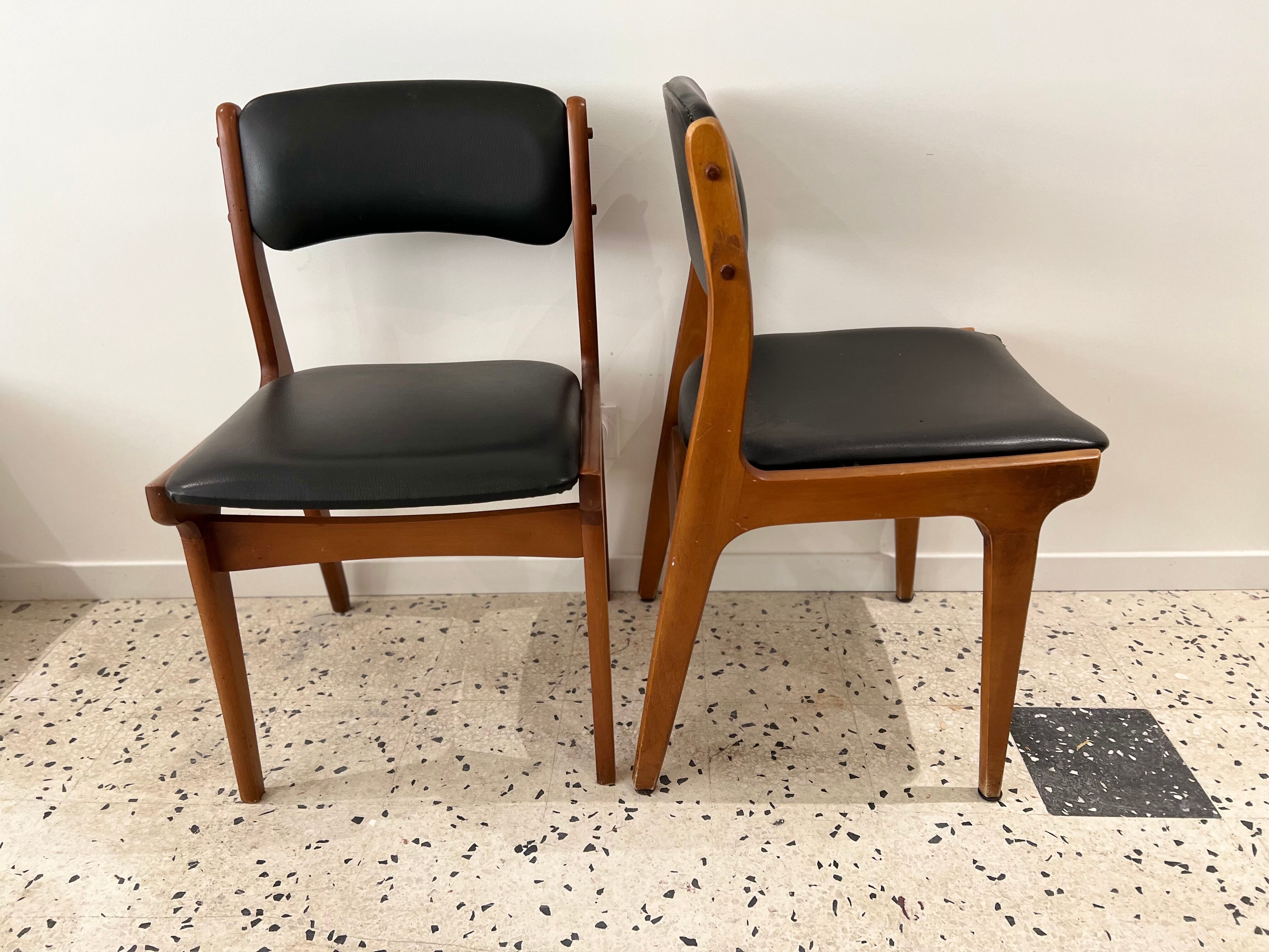 Chaise vintage scandinave en bois et simili cuir noir