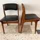 Chaise vintage scandinave en bois et simili cuir noir