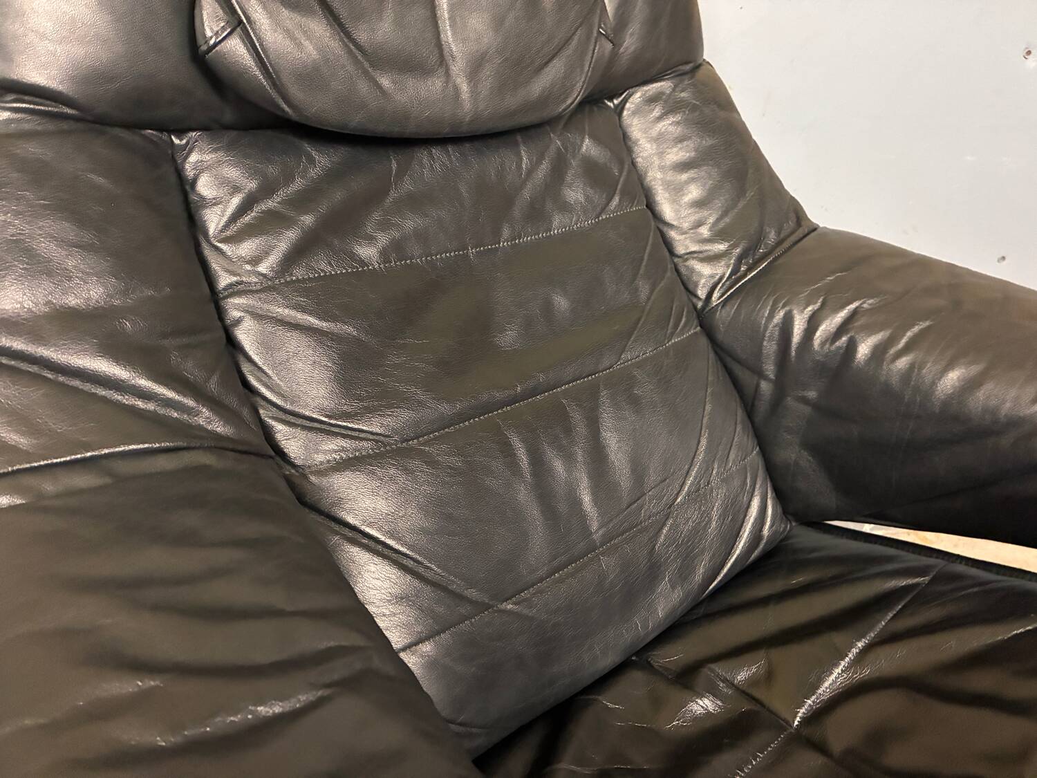 Fauteuil pivotant Skalma avec repose-pieds design danois