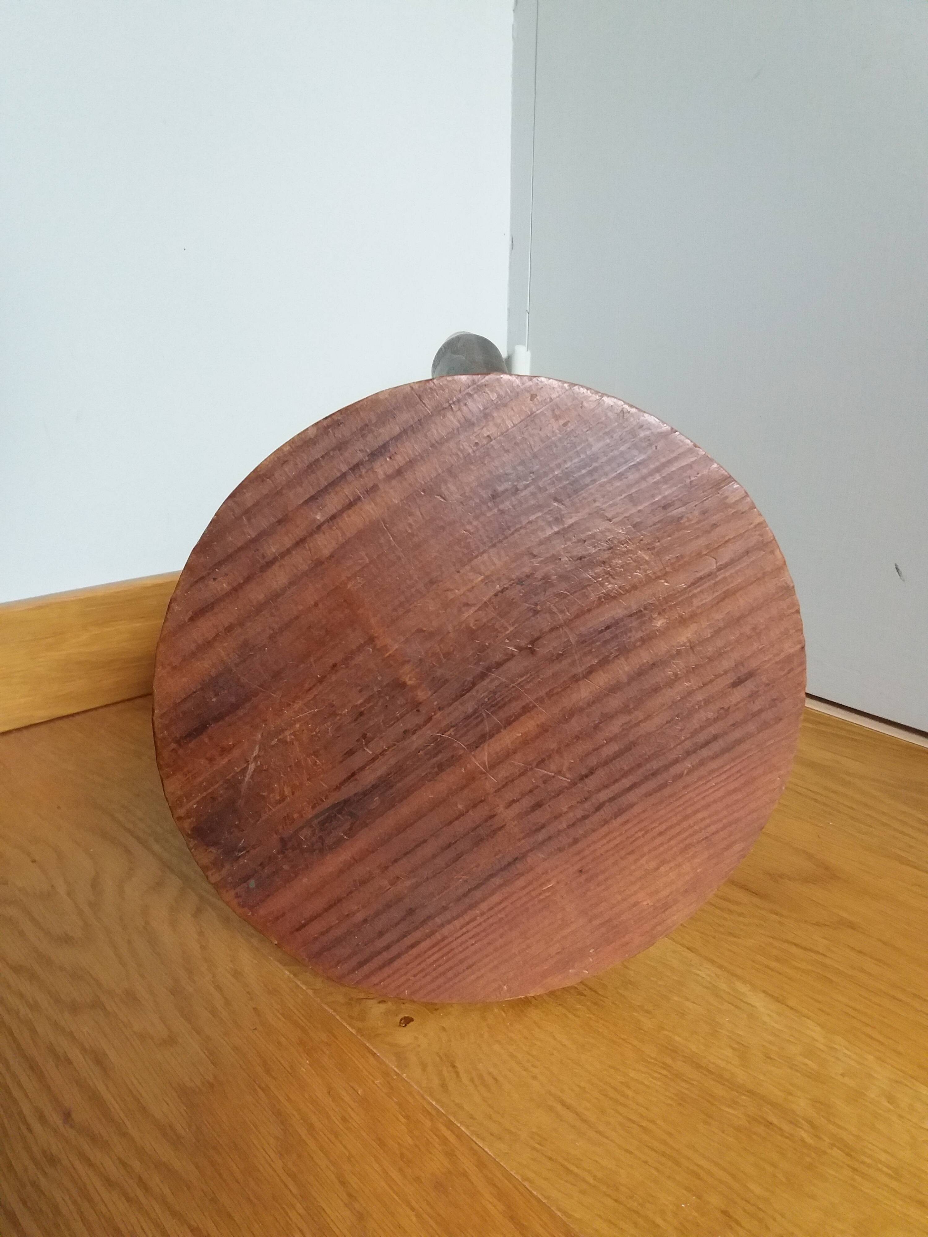 Tripod pencil leg stool